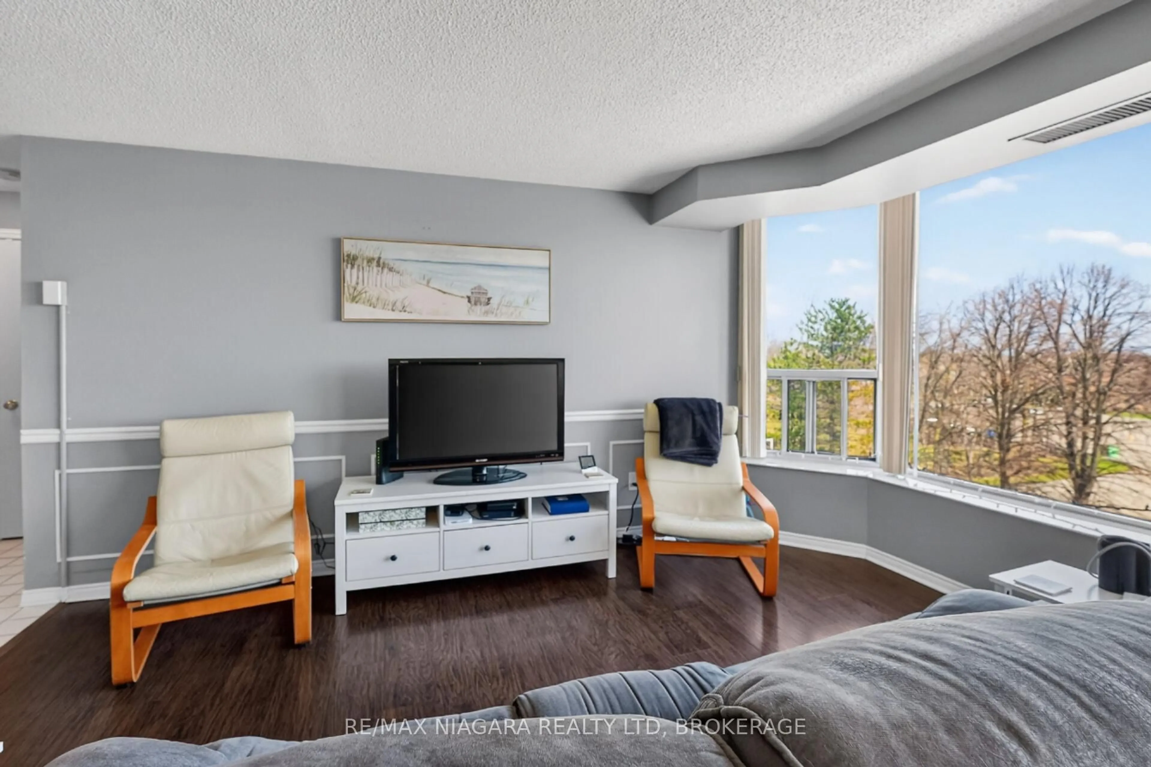 Living room with furniture, unknown for 81 SCOTT St #501, St. Catharines Ontario L2N 7L5