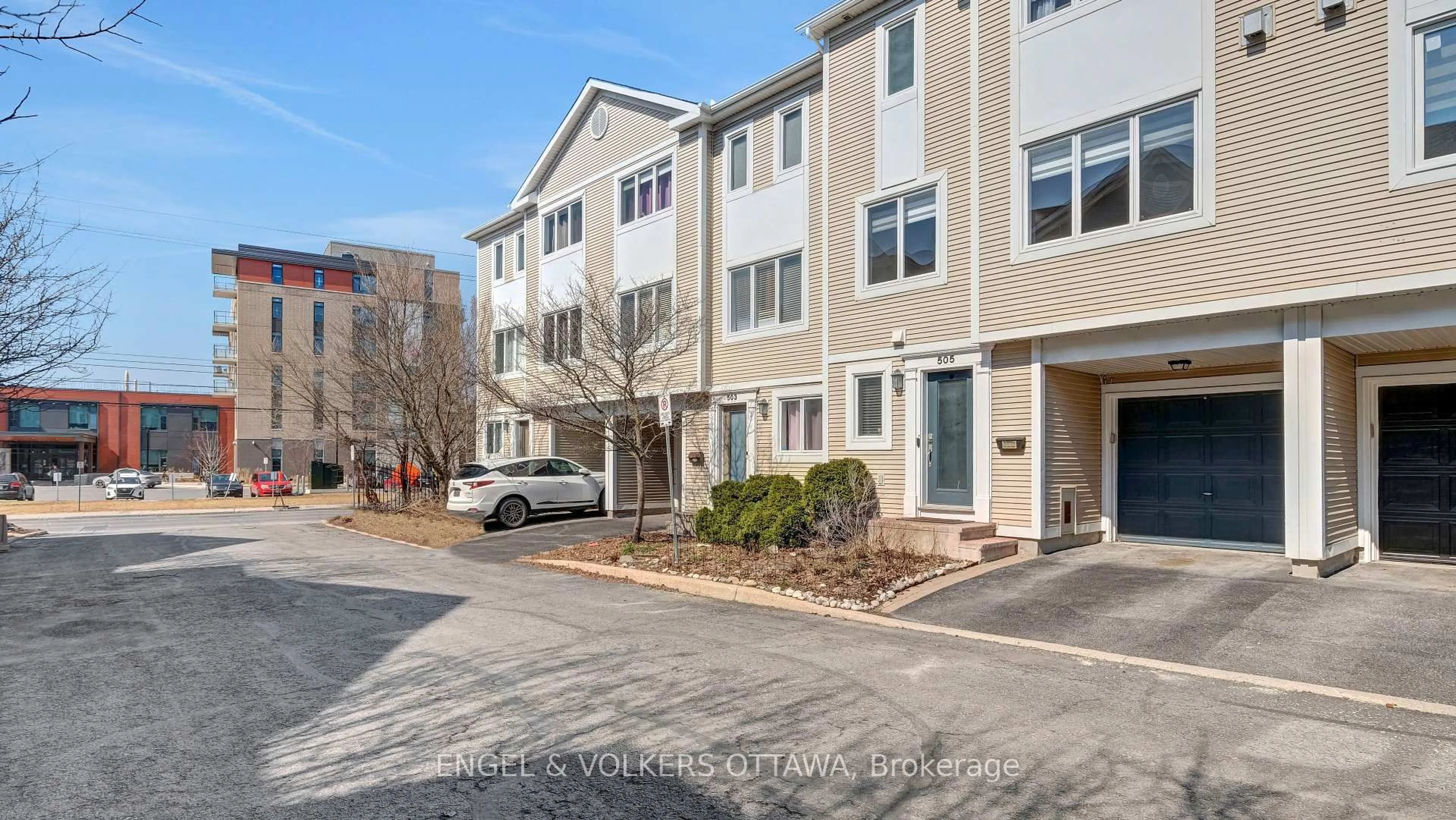 A pic from outside/outdoor area/front of a property/back of a property/a pic from drone, street for 505 Burleigh Private, Ottawa Ontario K1J 1J9