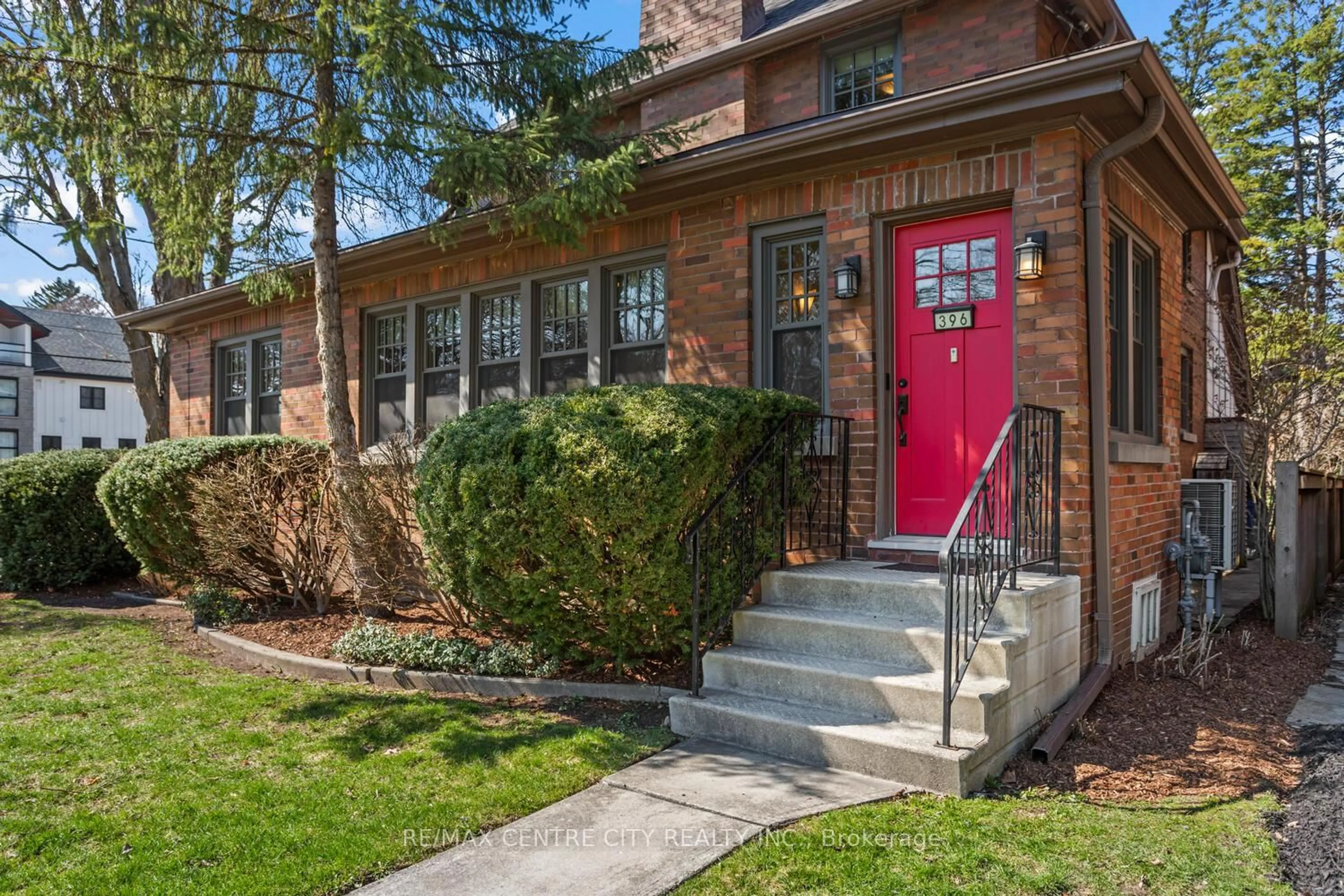 Home with brick exterior material, street for 396 Victoria St, London East Ontario N5Y 4A9