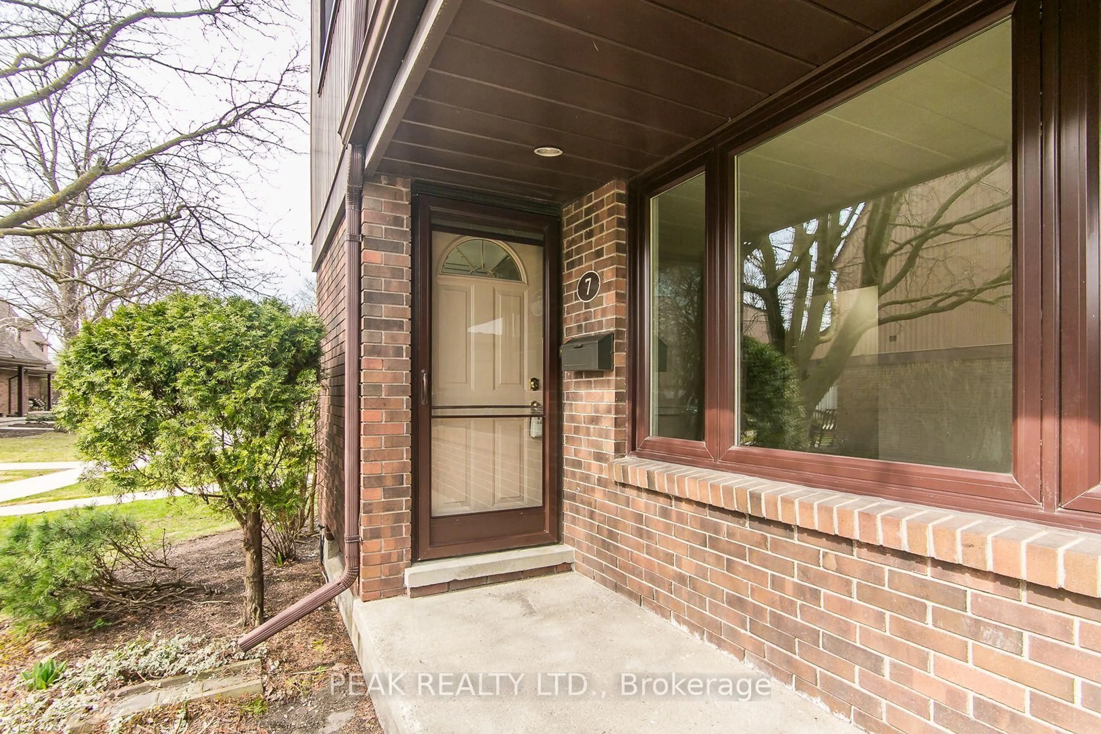 Indoor entryway for 279 Sandowne Dr #7, Waterloo Ontario N2K 2C1