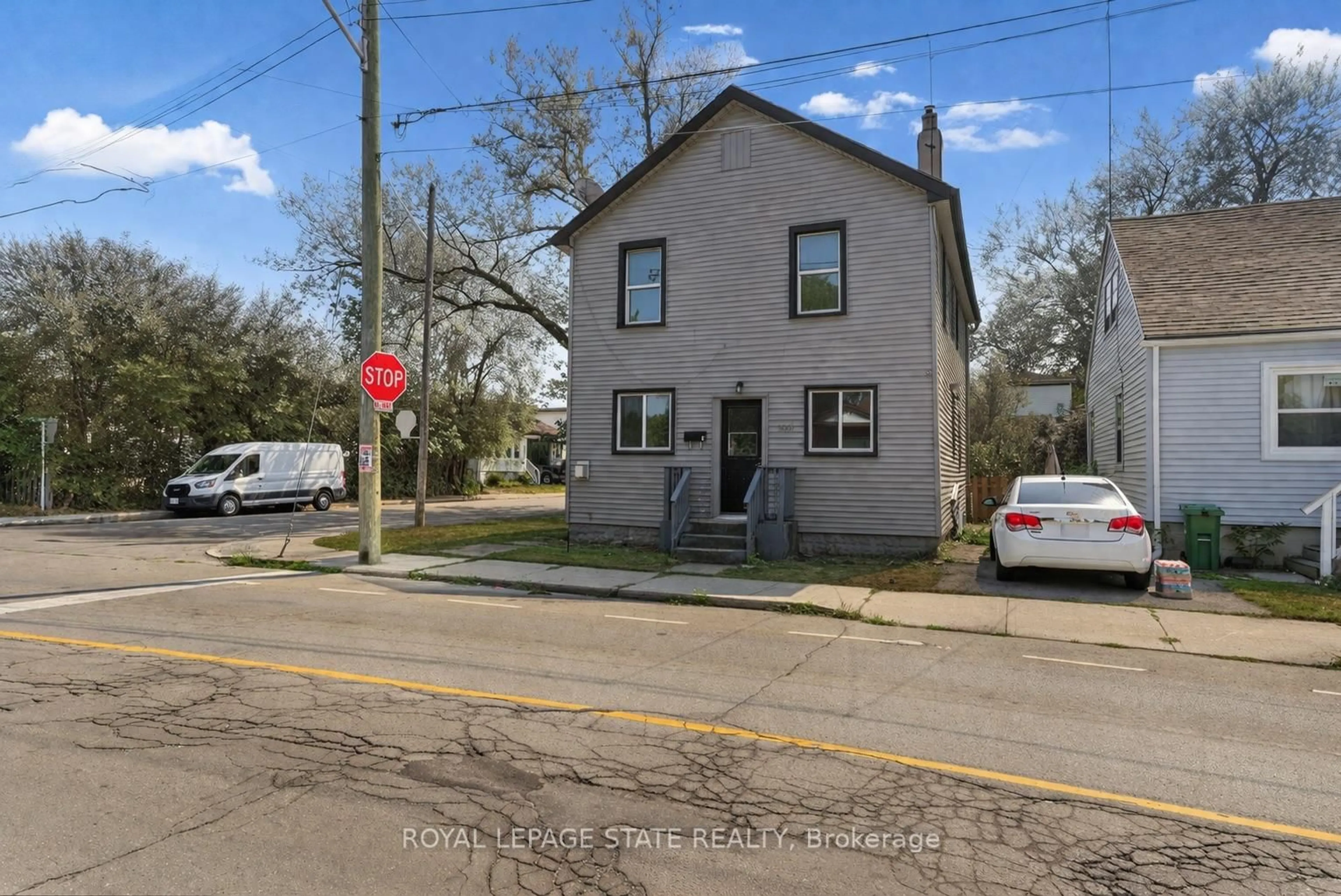 A pic from outside/outdoor area/front of a property/back of a property/a pic from drone, street for 510 Britannia Ave, Hamilton Ontario L8H 1Z6