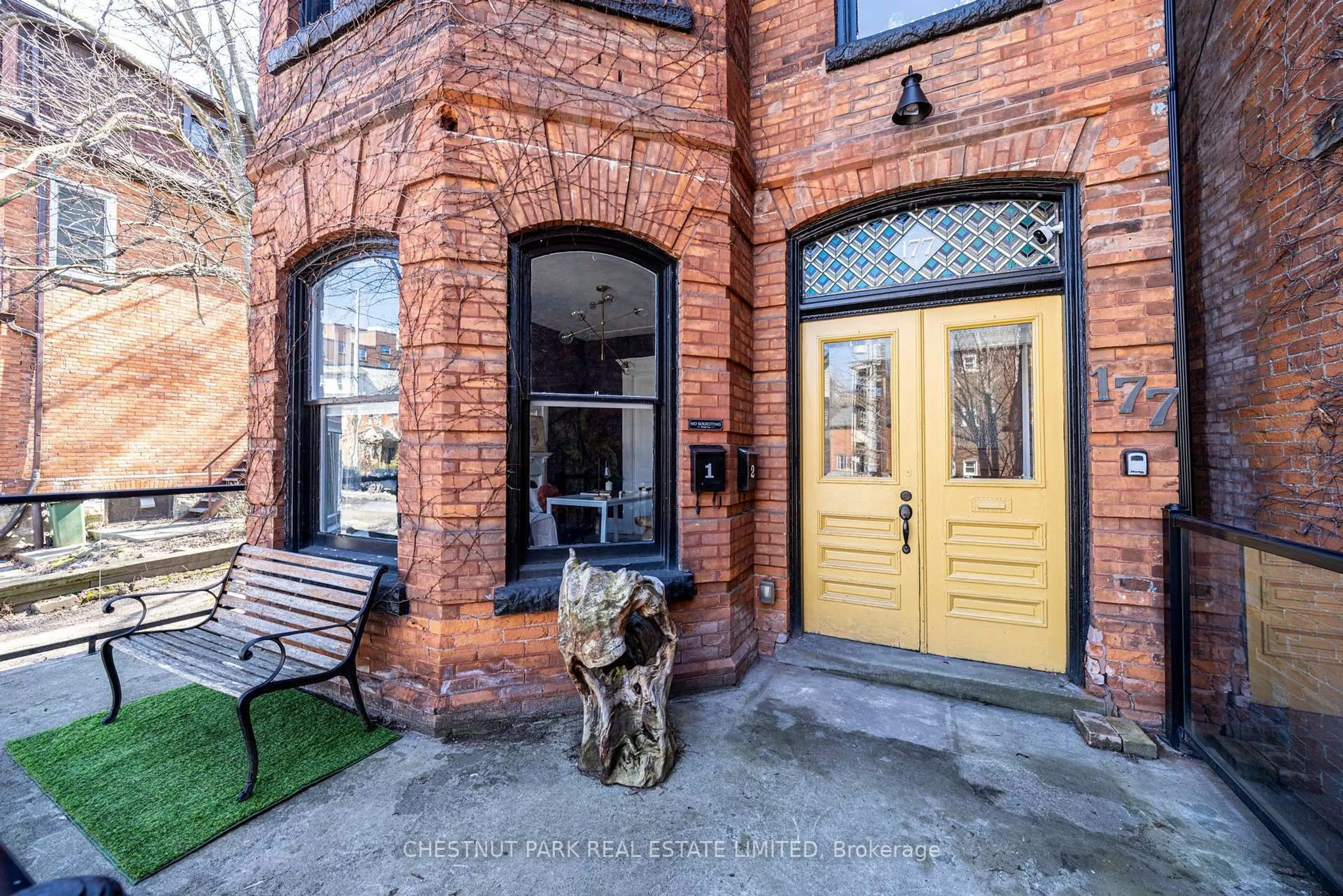 Indoor entryway for 177 Charlton Ave, Hamilton Ontario L8P 2C8