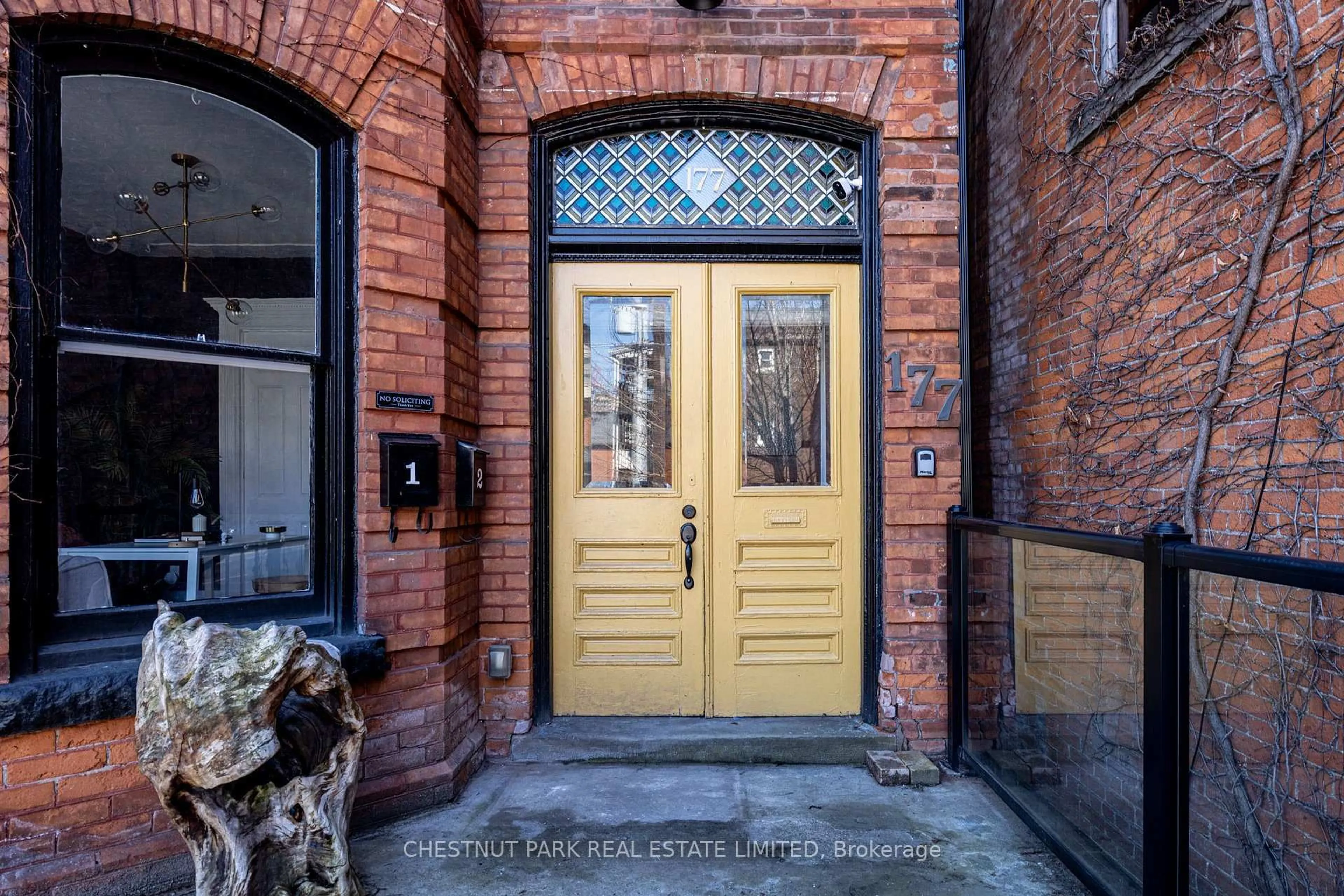 Indoor entryway for 177 Charlton Ave, Hamilton Ontario L8P 2C8