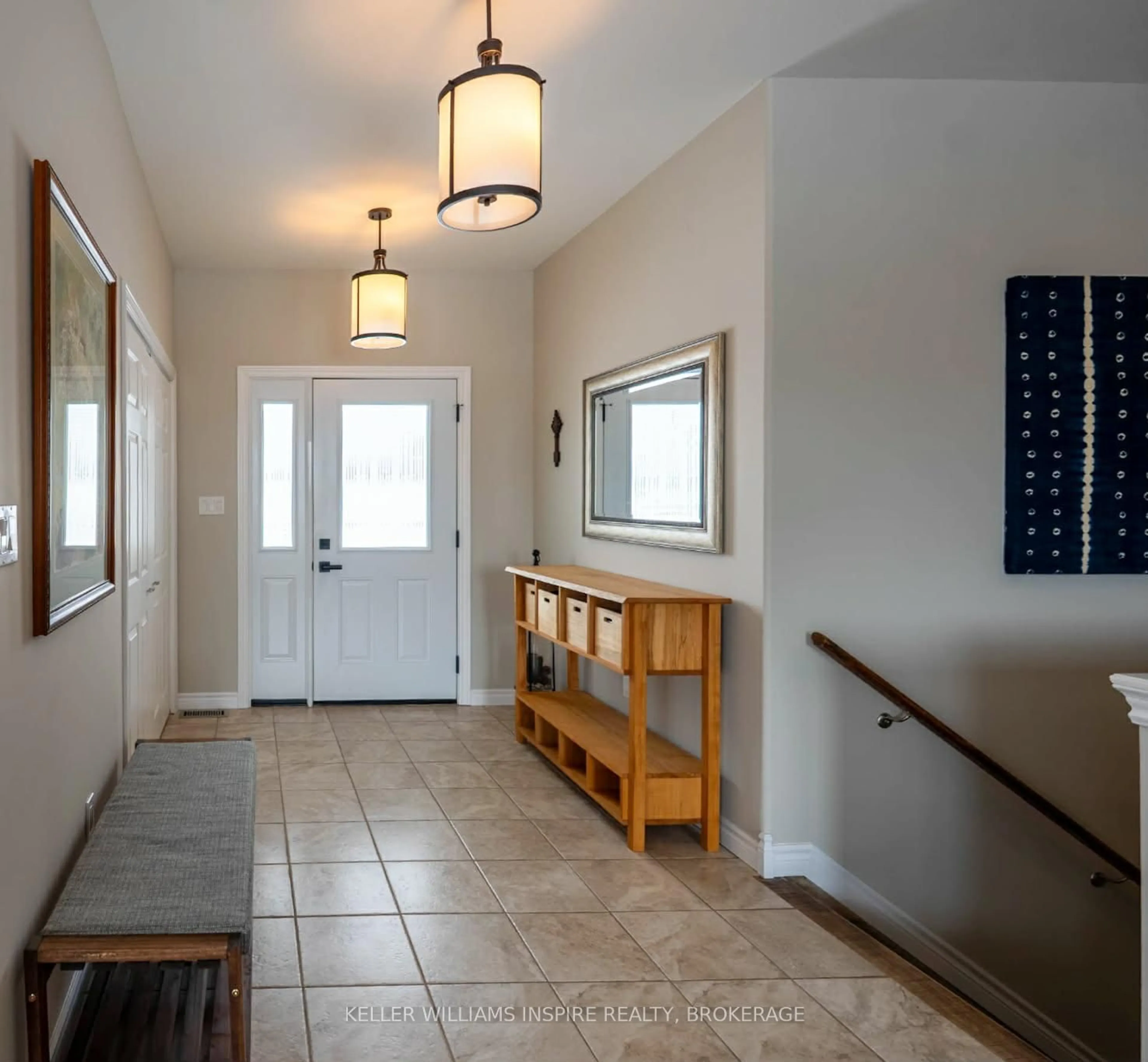 Indoor entryway for 1374 Little Creek Rd, Napanee Ontario K7R 3K6