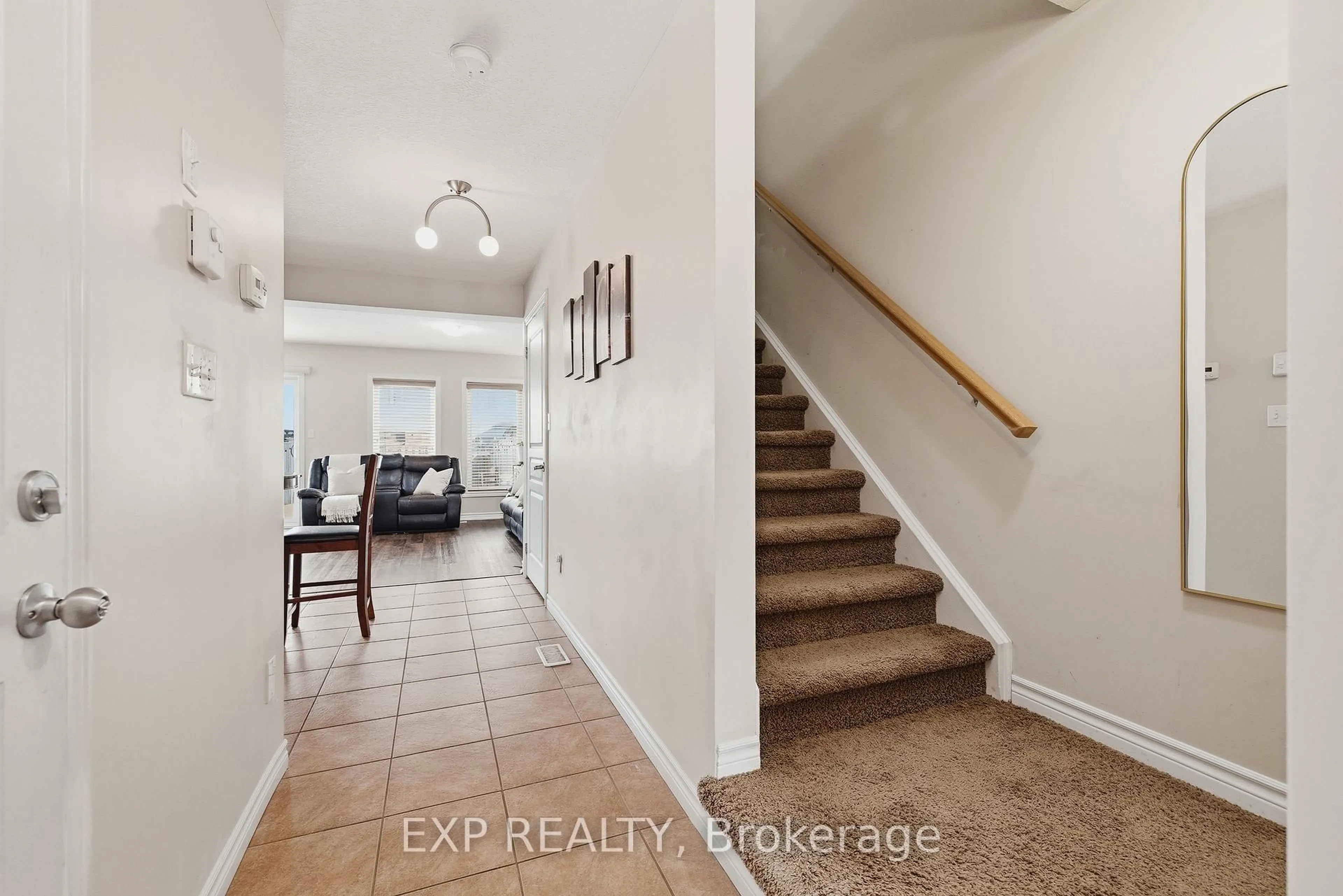 Indoor entryway for 130 Simmonds Dr, Guelph Ontario N1E 7L8