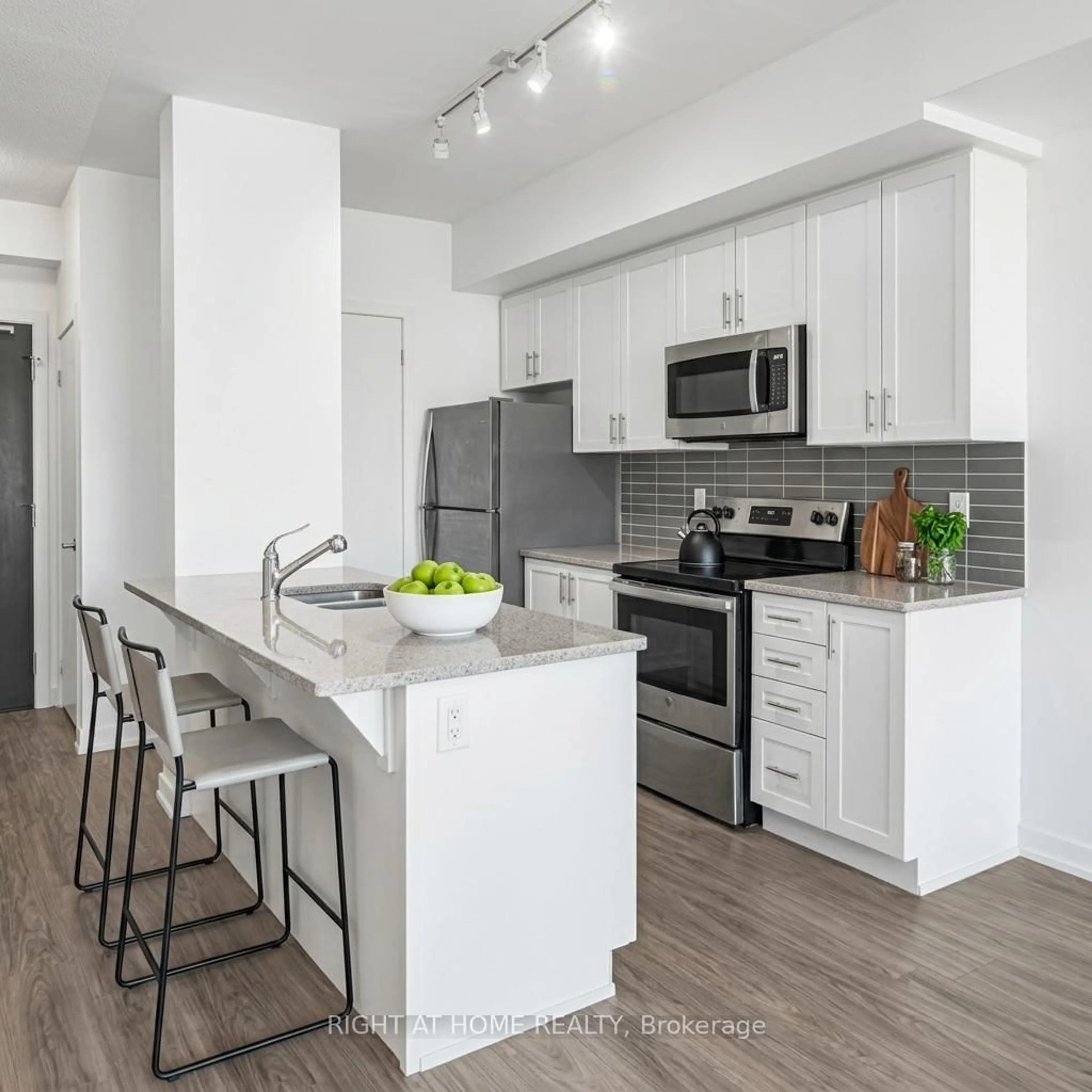 Open concept kitchen, unknown for 550 North Service Rd #711, Grimsby Ontario L3M 0H9