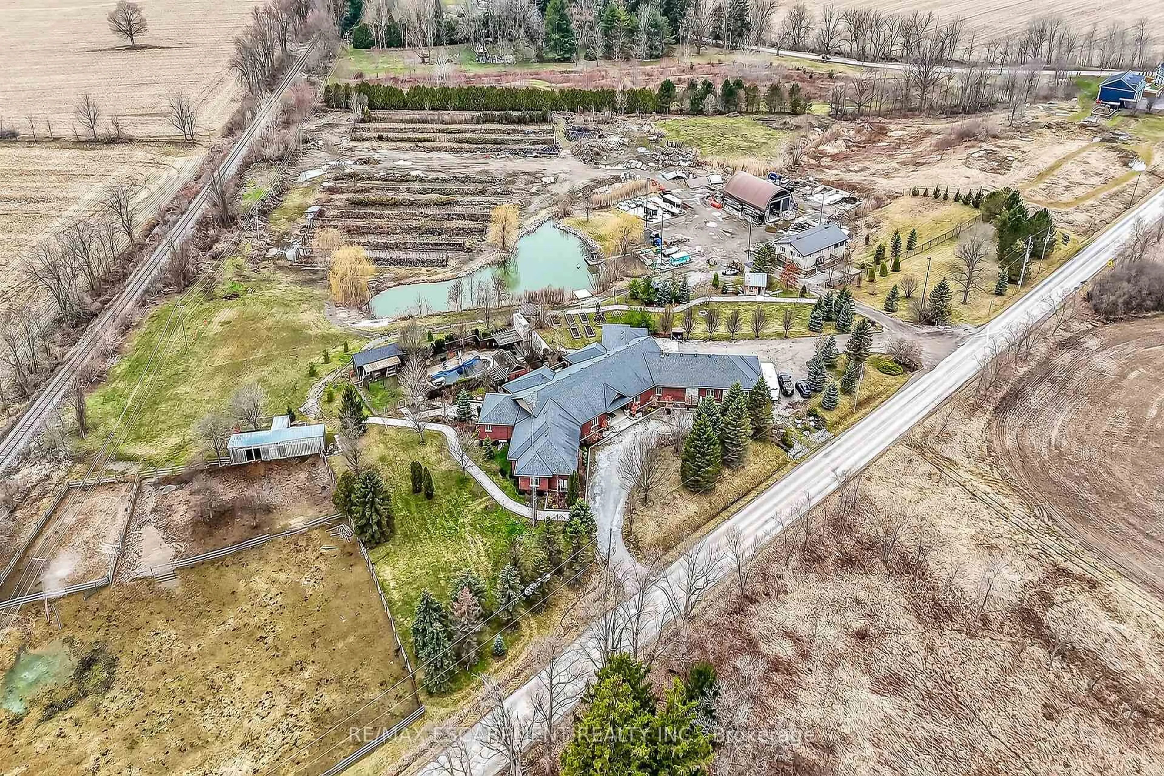A pic from outside/outdoor area/front of a property/back of a property/a pic from drone, mountain view for 393 Old Onondaga Rd, Brant Ontario N3T 5L4