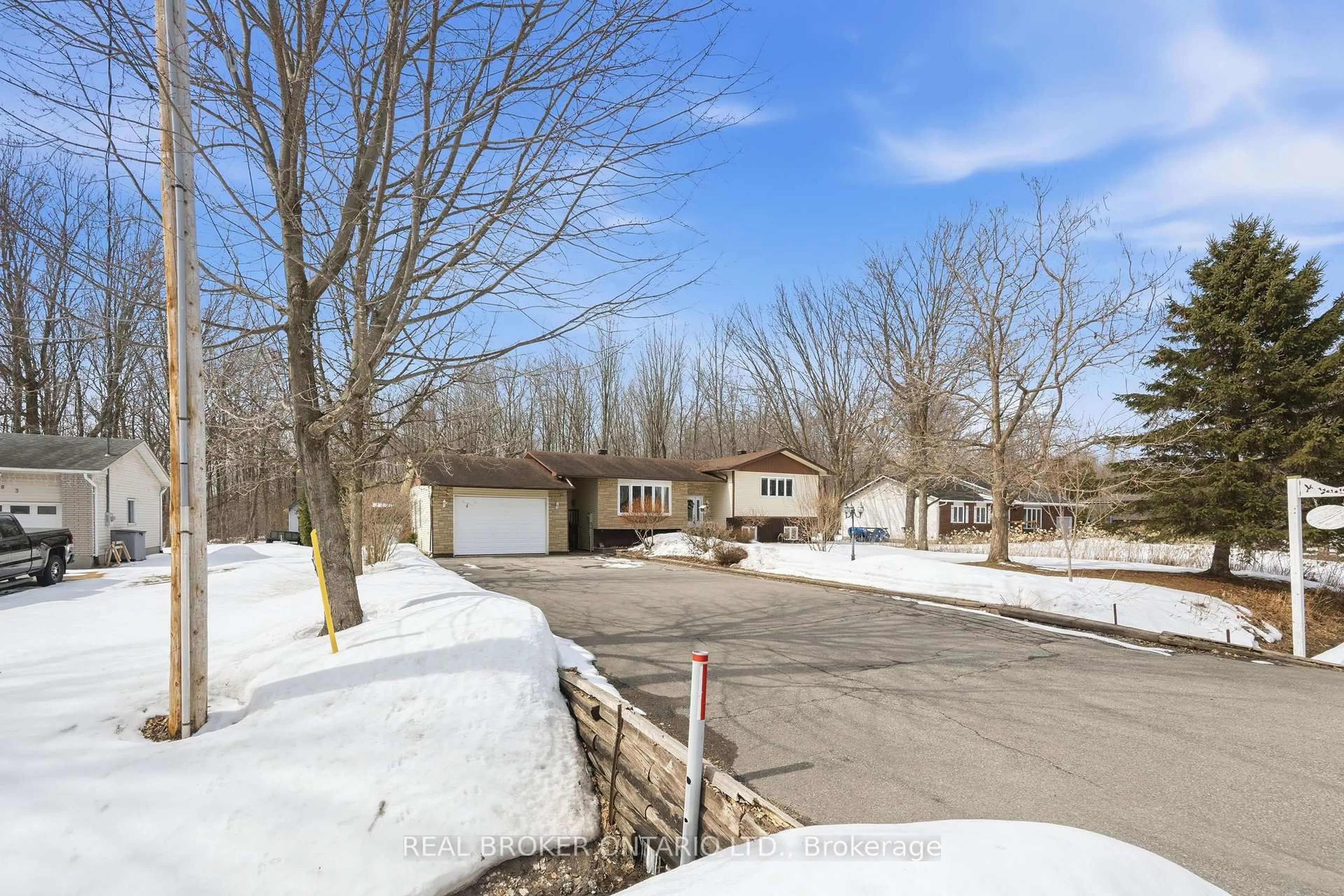 A pic from outside/outdoor area/front of a property/back of a property/a pic from drone, street for 189 Maple Grove St, The Nation Ontario K0A 1W0