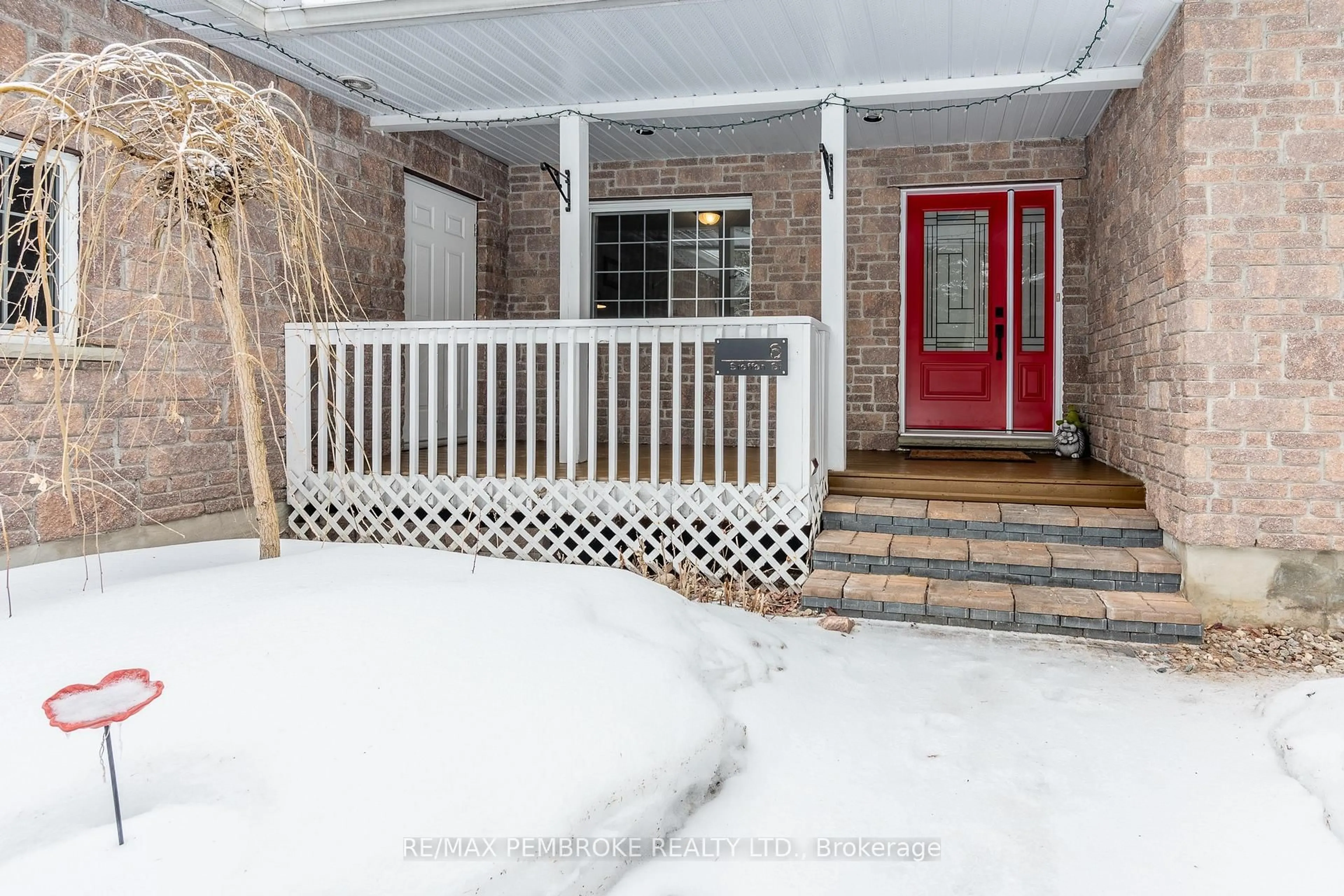 Patio, street for 6 Steffen St, Petawawa Ontario K8H 3L8