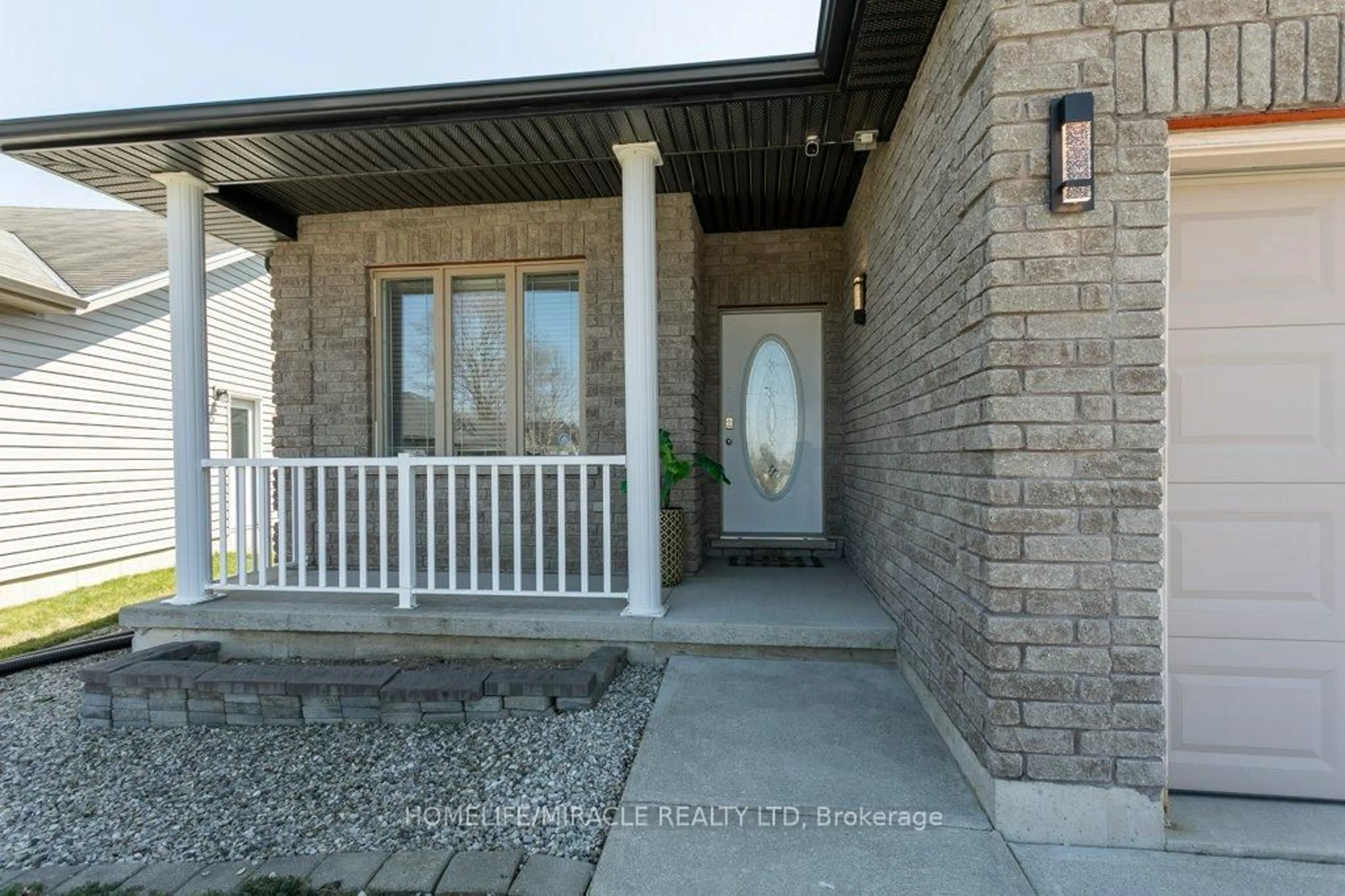 Indoor entryway for 42 Kerr Cres, Ingersoll Ontario N5C 4H1