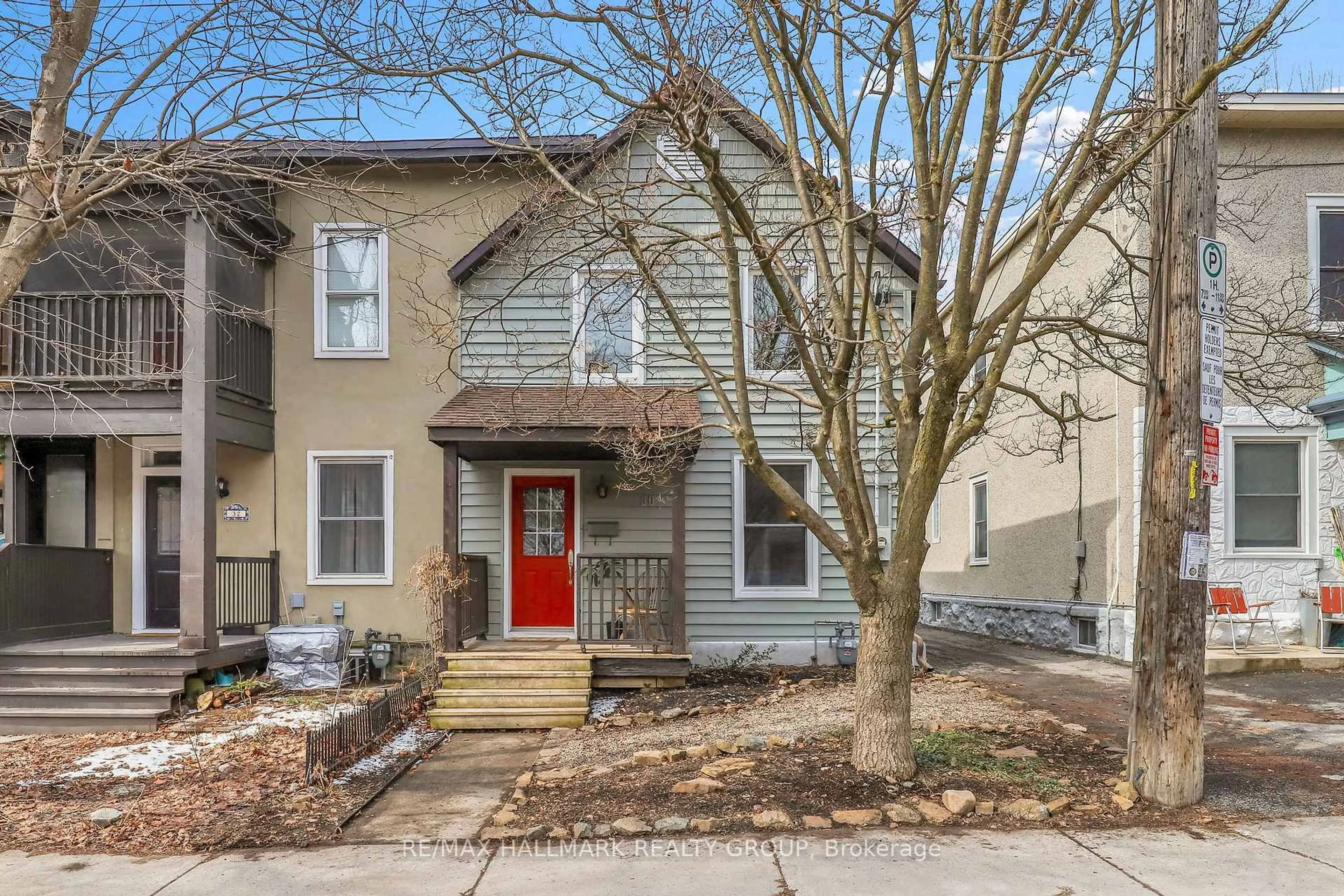 Home with vinyl exterior material, street for 30 Adelaide St, Ottawa Ontario K1S 3S1