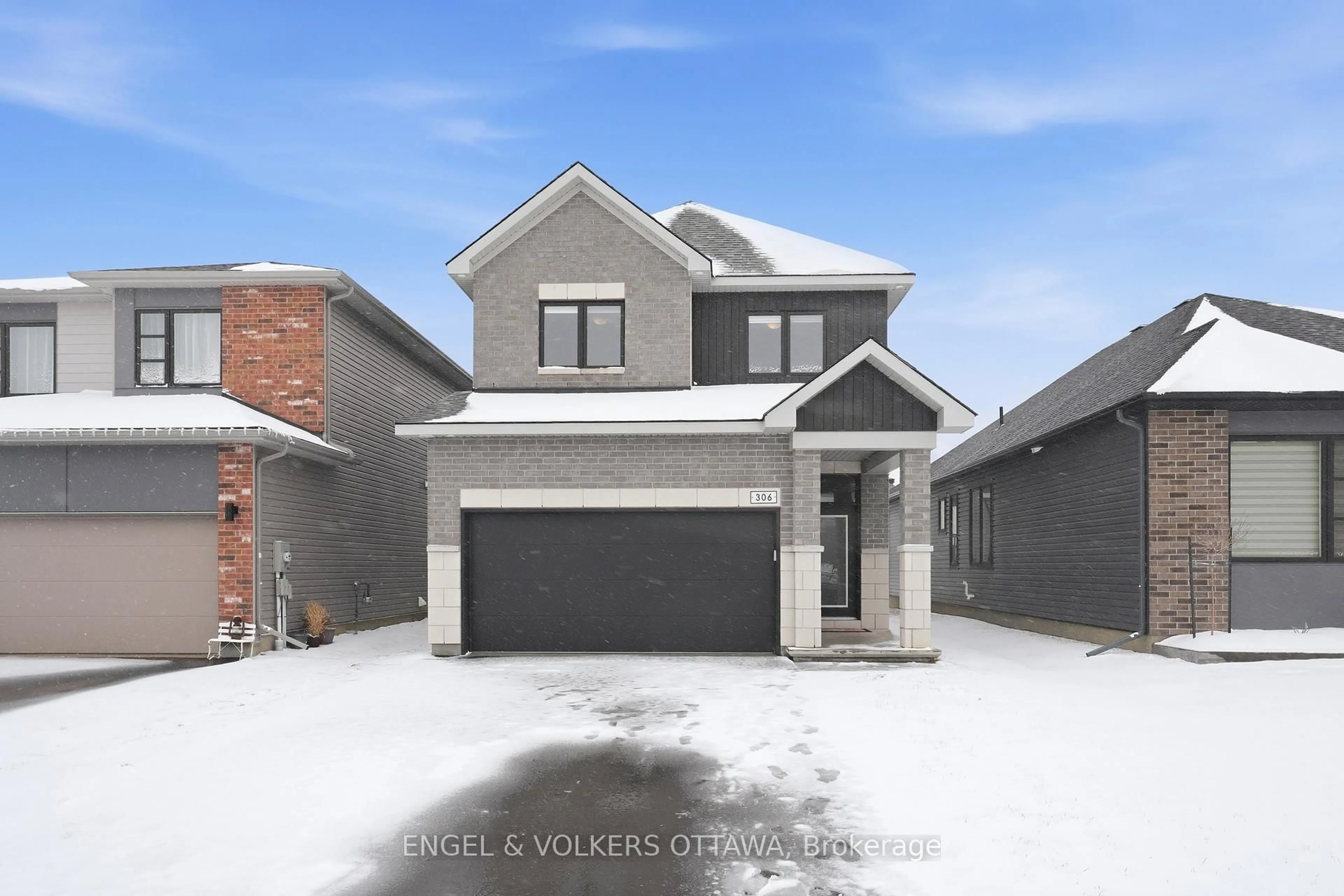 Home with brick exterior material, street for 306 Oakmont Dr, North Grenville Ontario K0G 1J0