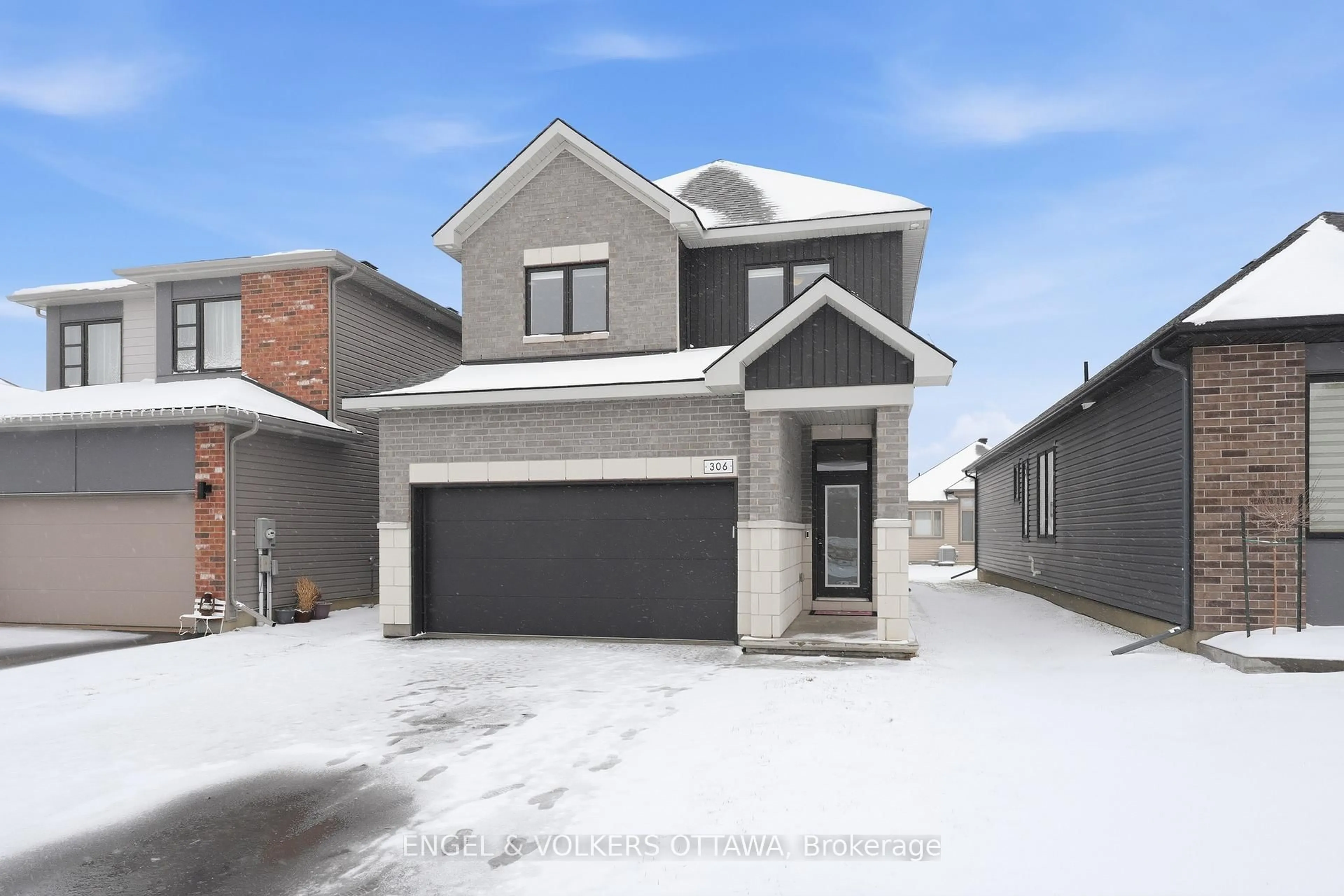 Home with brick exterior material, street for 306 Oakmont Dr, North Grenville Ontario K0G 1J0