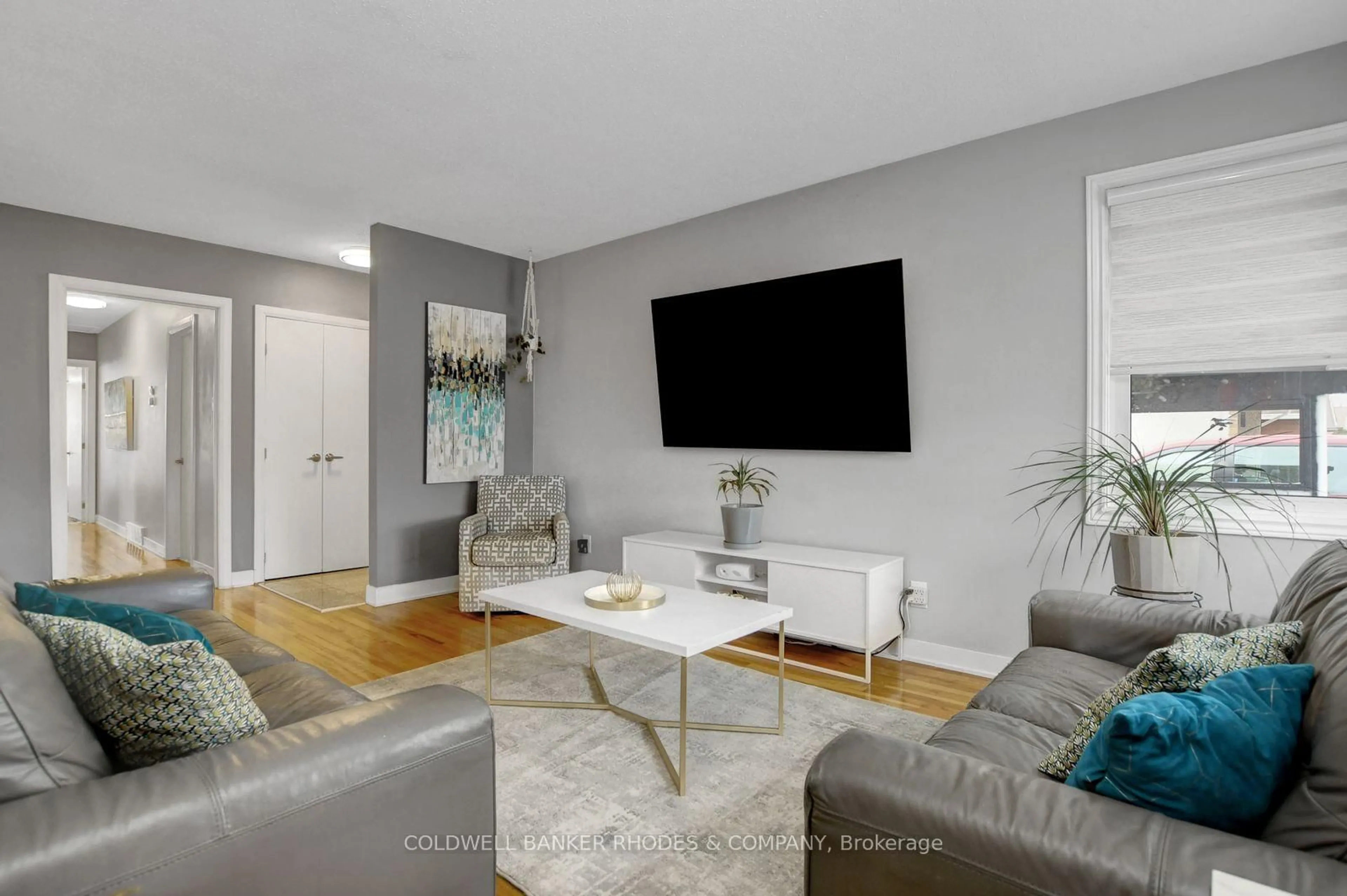 Living room with furniture, unknown for 2424 Heaton Ave, Ottawa Ontario K1G 1J2