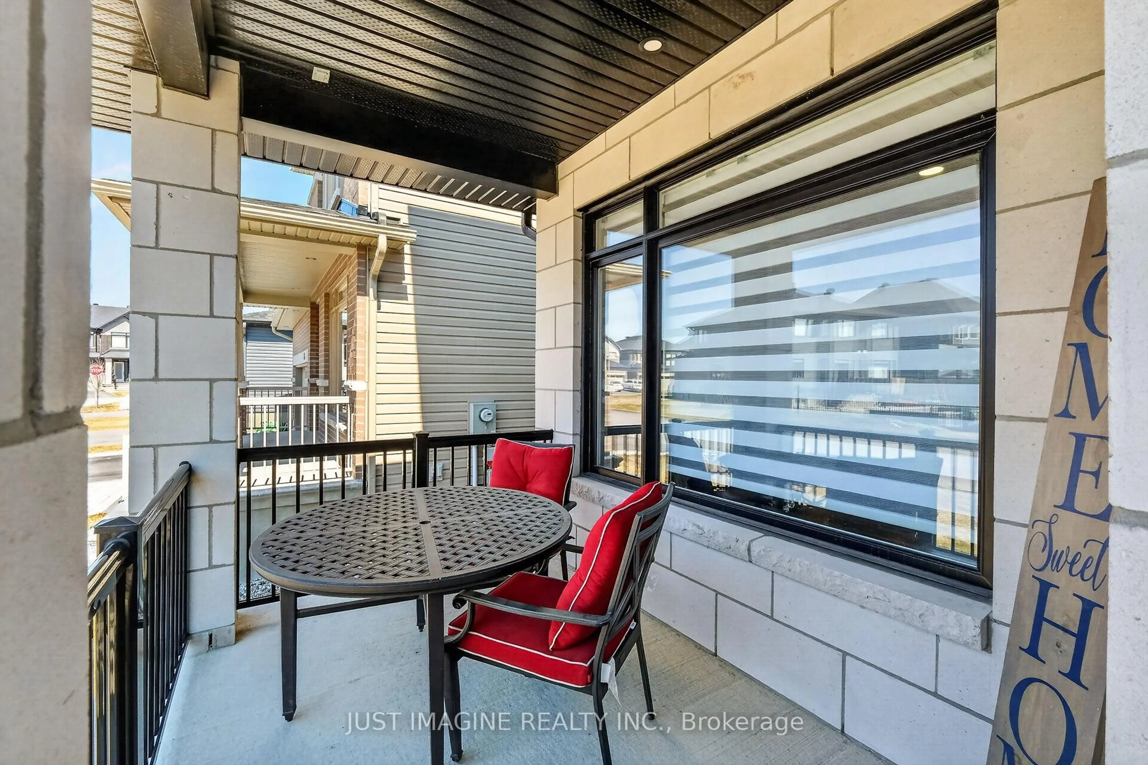 Patio, street for 32 Edenbridge Crt, Orleans Ontario K1W 0P1