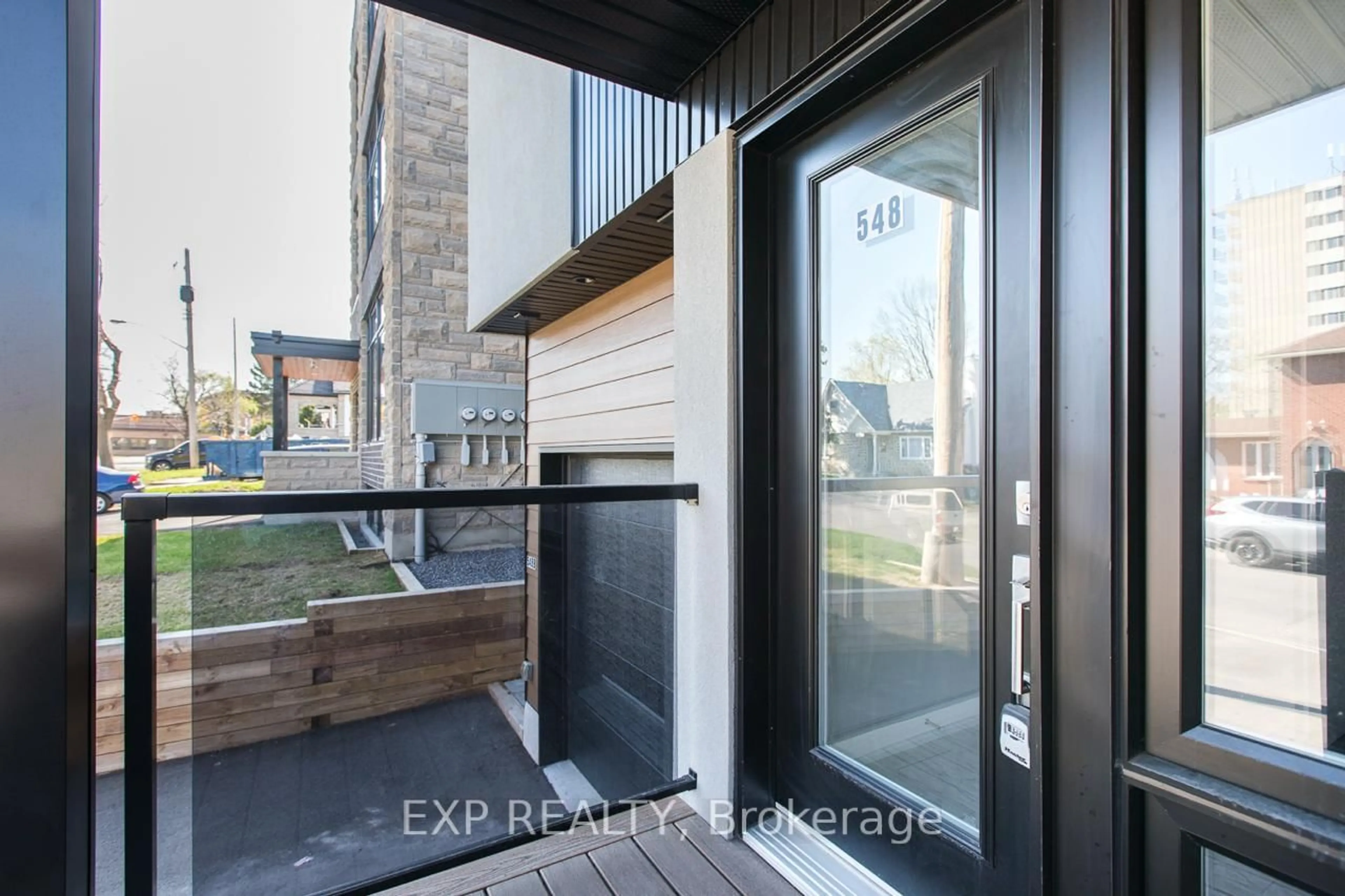 Indoor entryway for 548 Guy St, Ottawa Ontario K1K 1B9