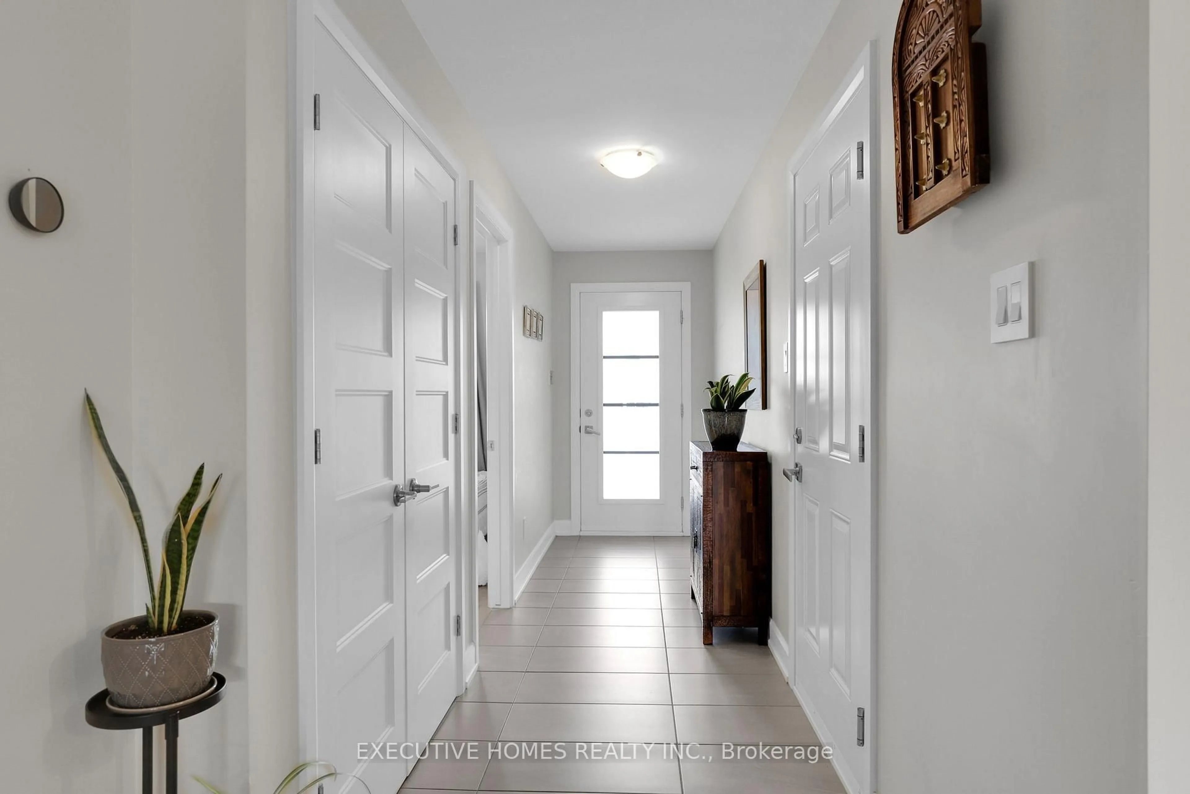 Indoor entryway for 52 Des Benevoles St, The Nation Ontario K0A 2M0