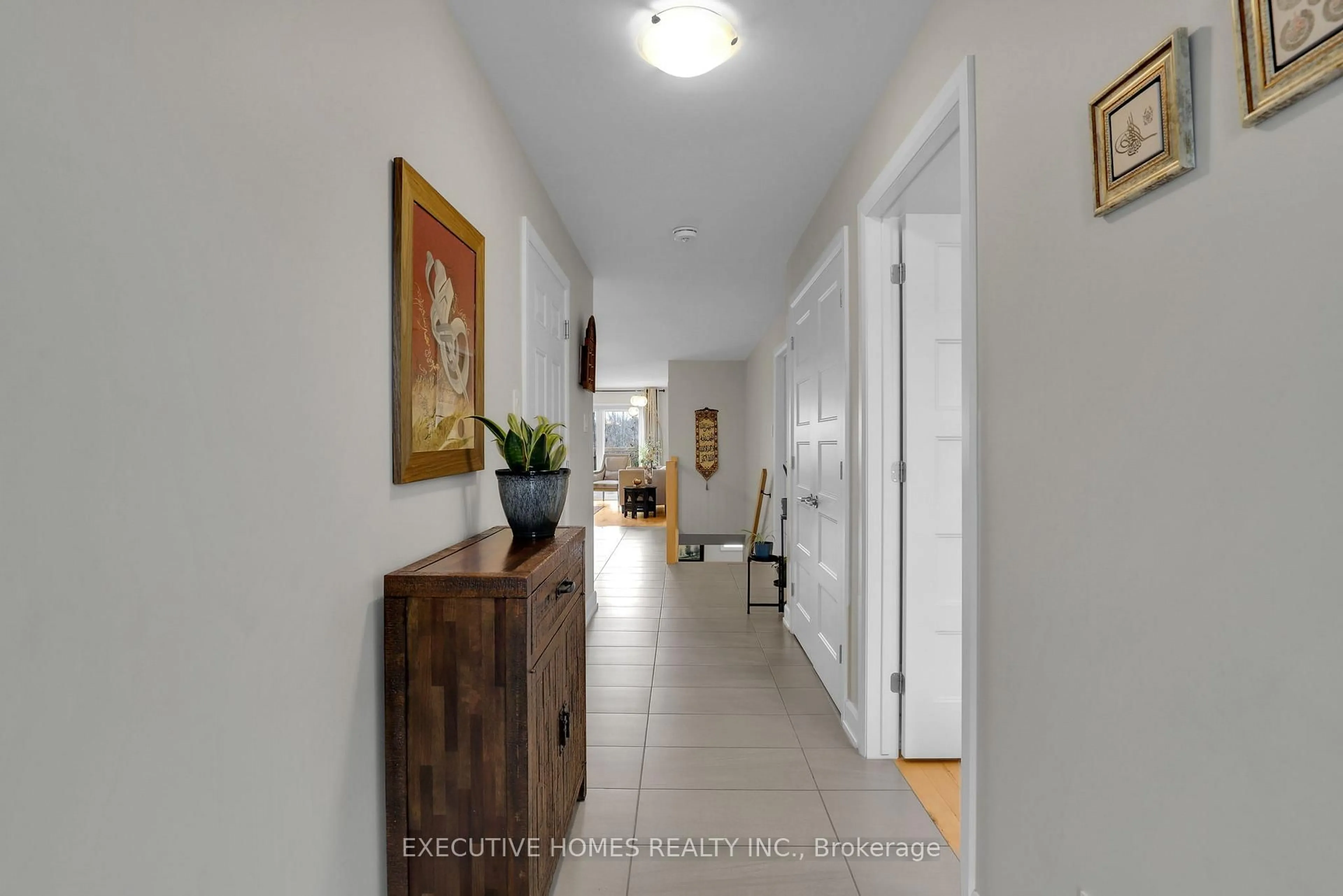Indoor entryway for 52 Des Benevoles St, The Nation Ontario K0A 2M0