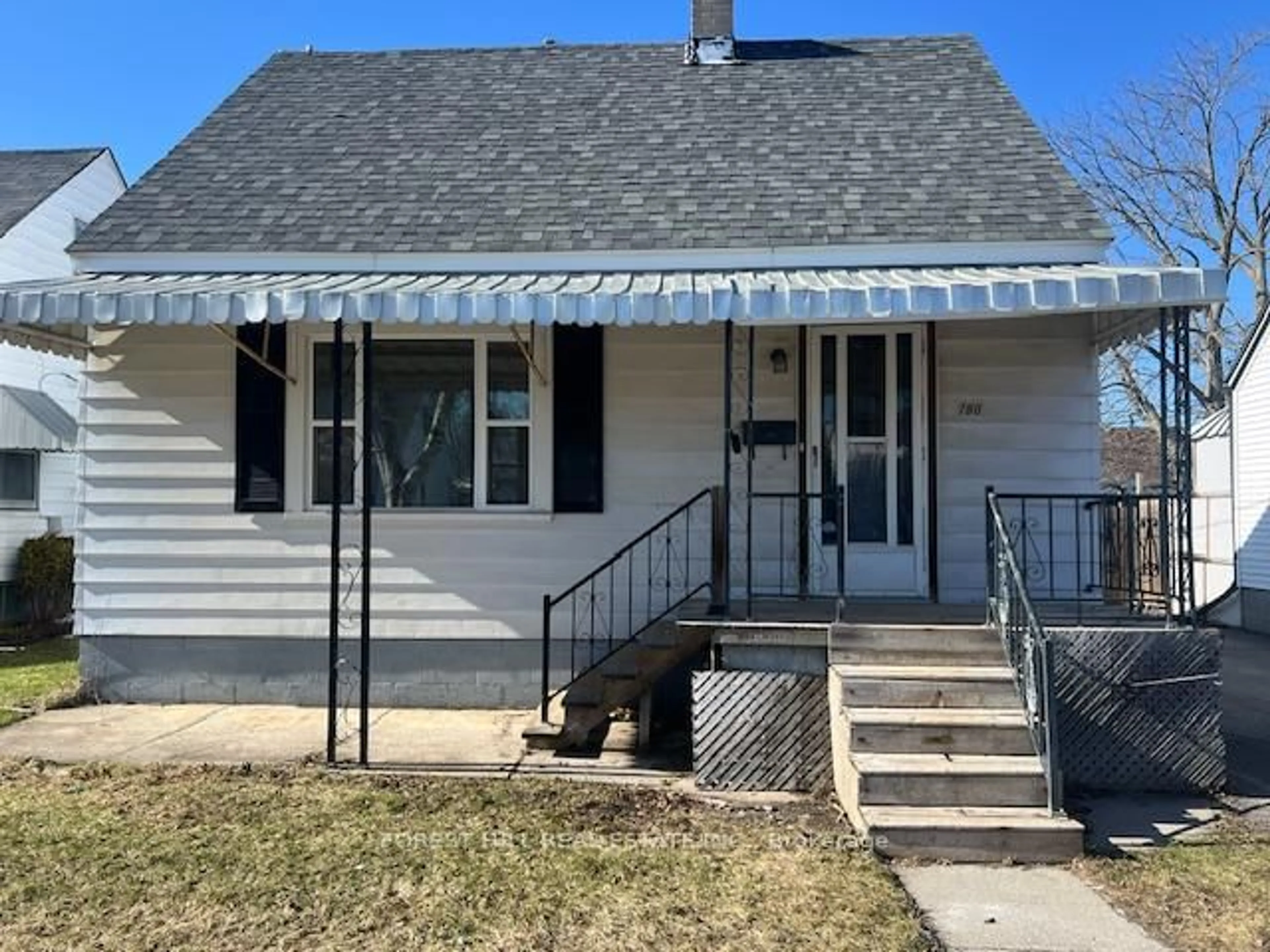 Home with vinyl exterior material, street for 780 New Romaine St, Peterborough Ontario K9J 2E9