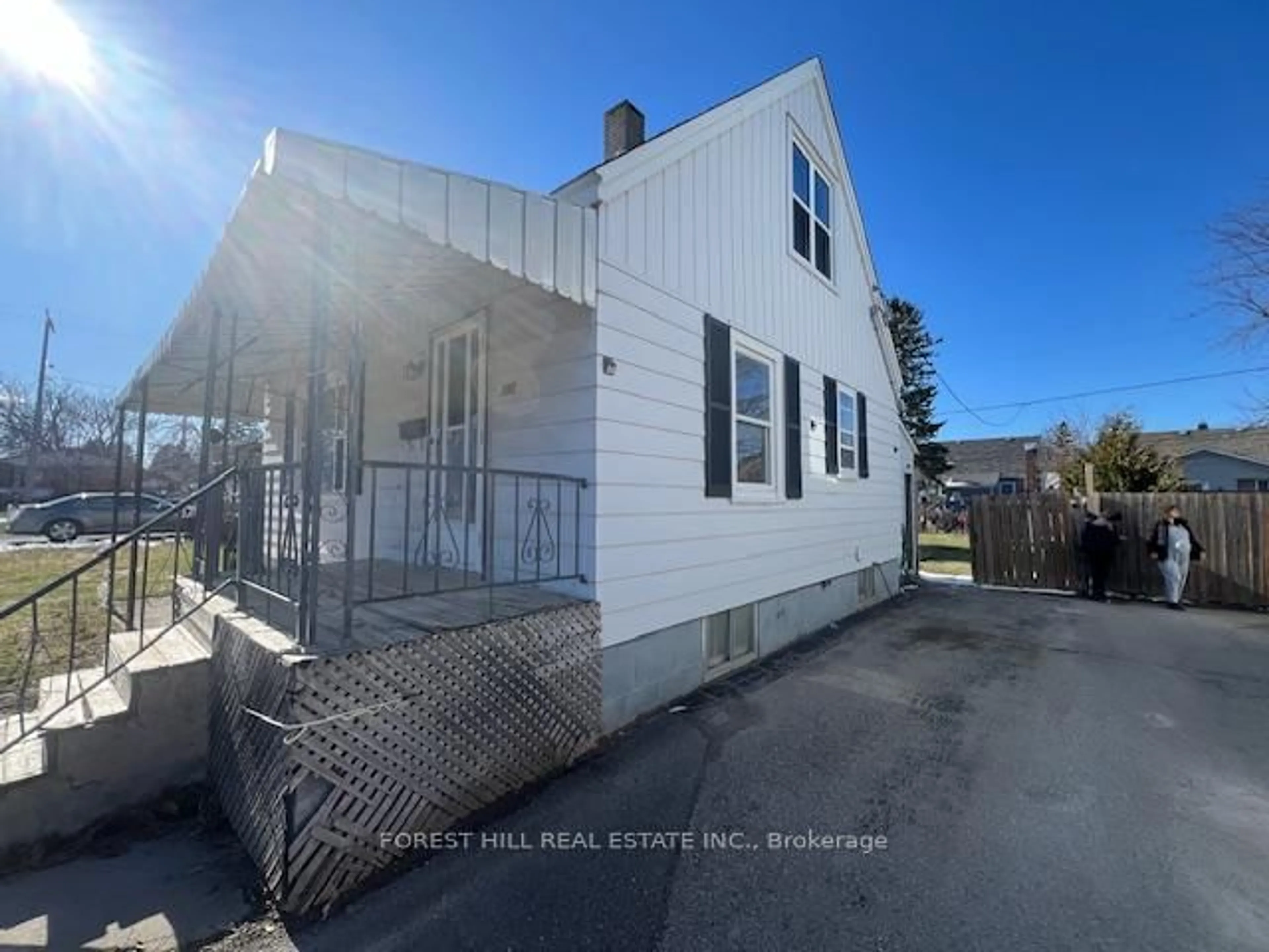 A pic from outside/outdoor area/front of a property/back of a property/a pic from drone, street for 780 New Romaine St, Peterborough Ontario K9J 2E9