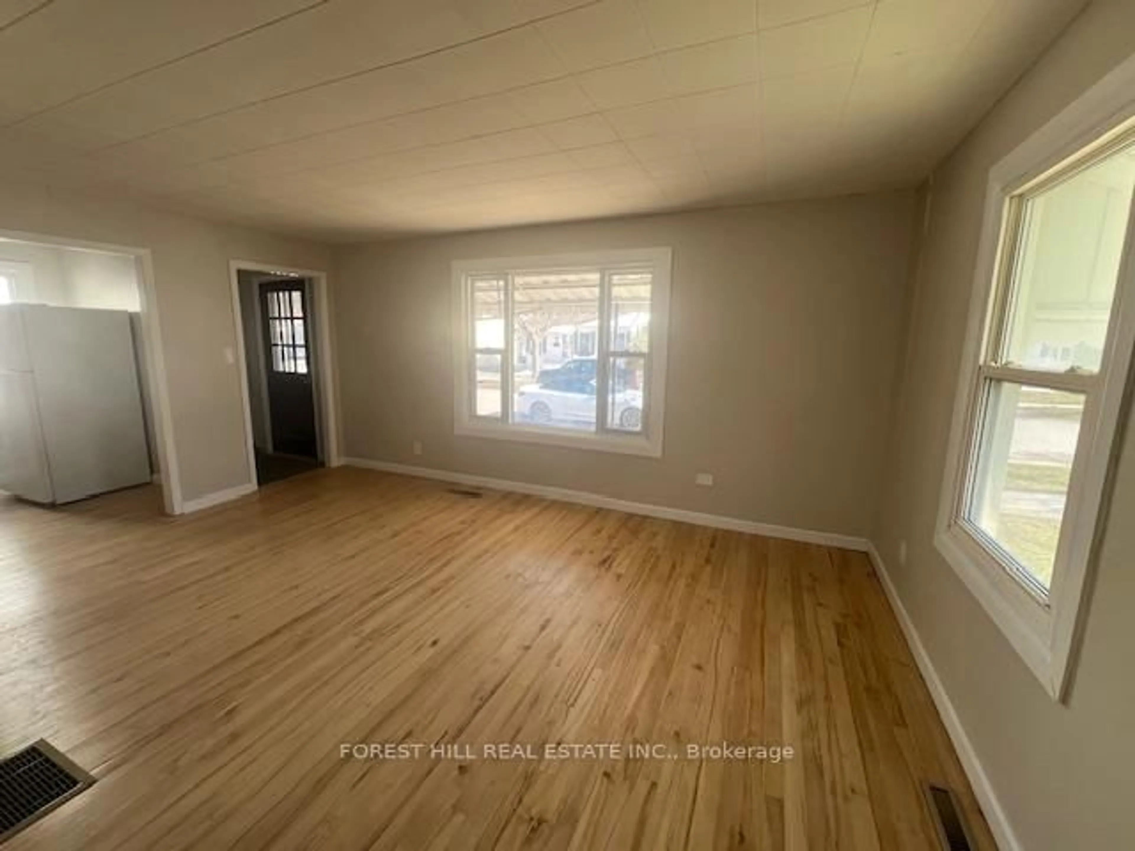 A pic of a room for 780 New Romaine St, Peterborough Ontario K9J 2E9