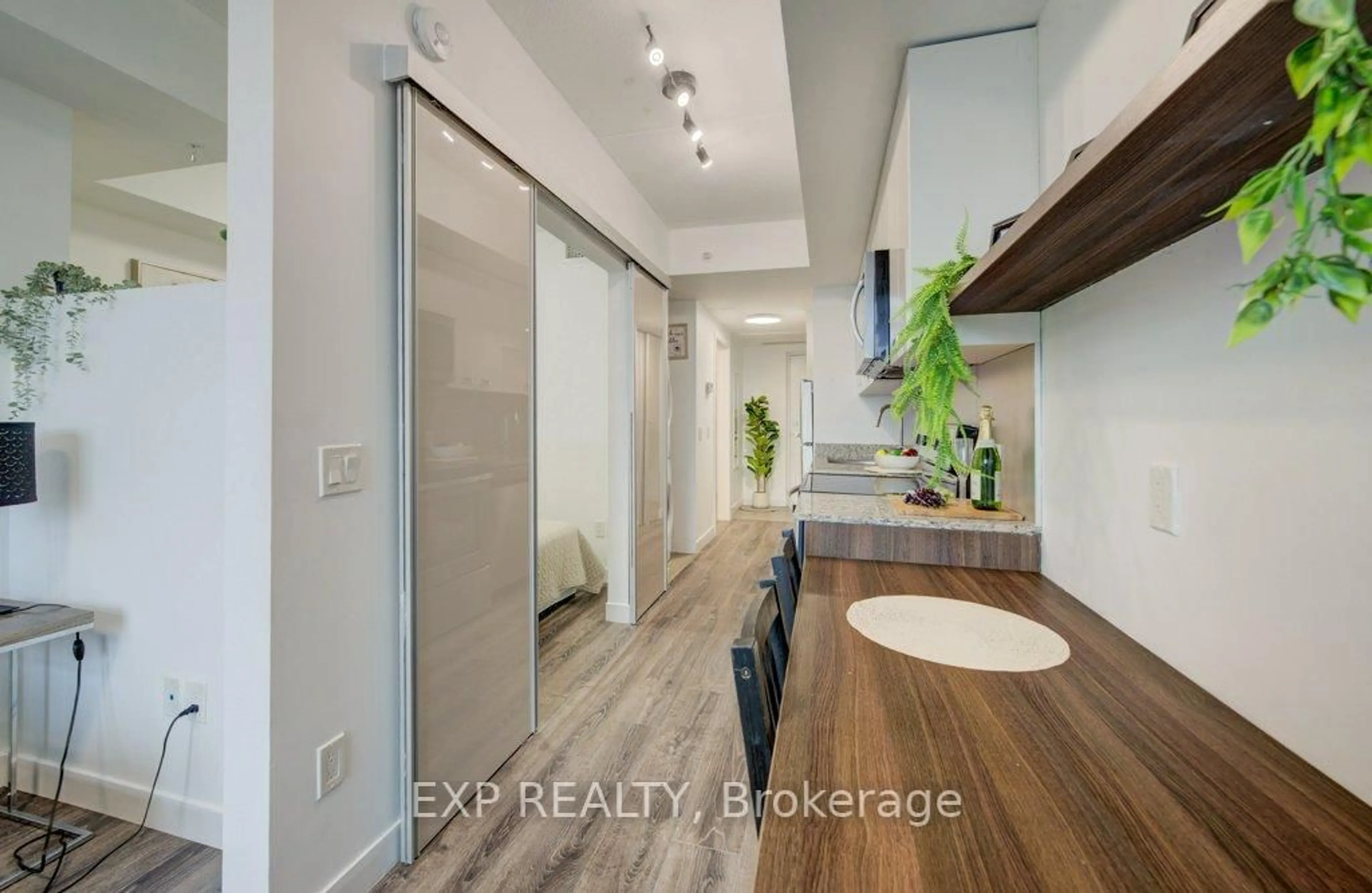 Unknown for 250 Albert St #718, Waterloo Ontario N2L 3W5