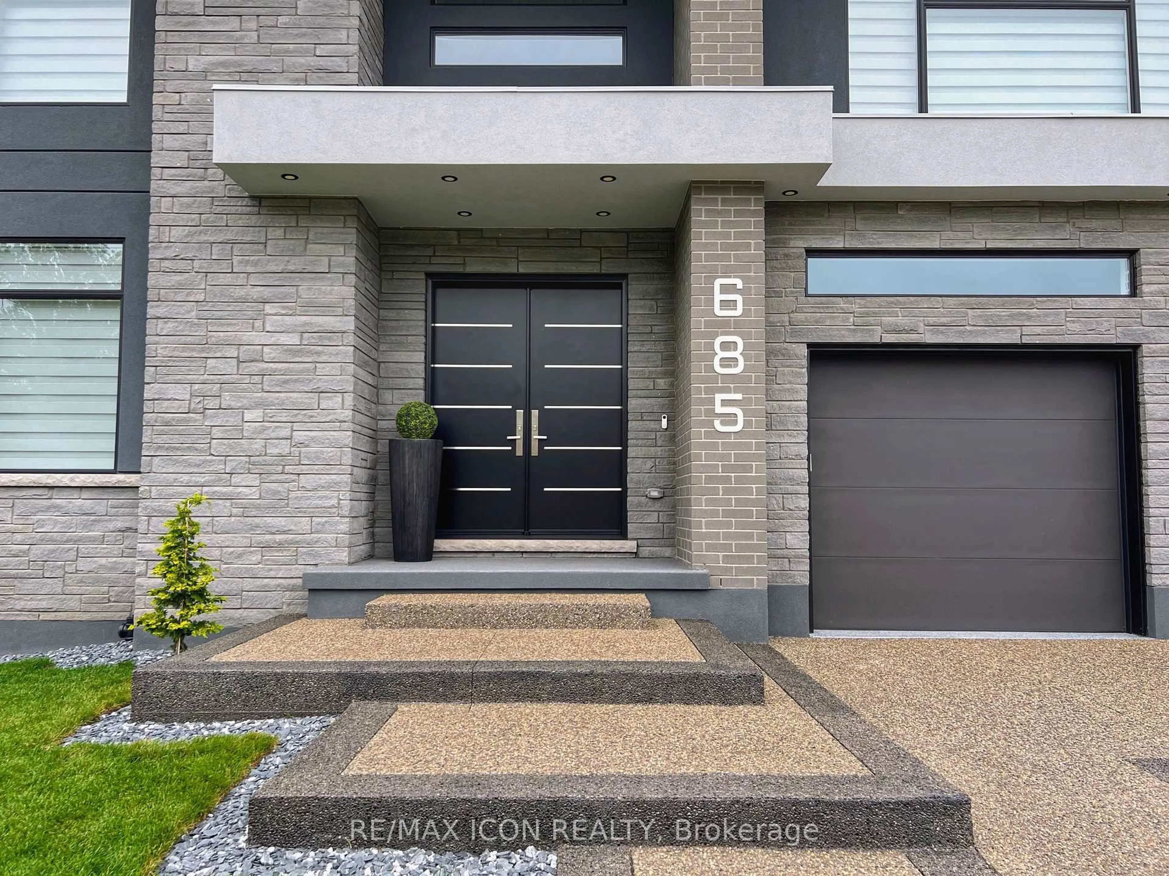 Home with brick exterior material, street for 685 Meadowsweet Ave, Waterloo Ontario N2V 0A6