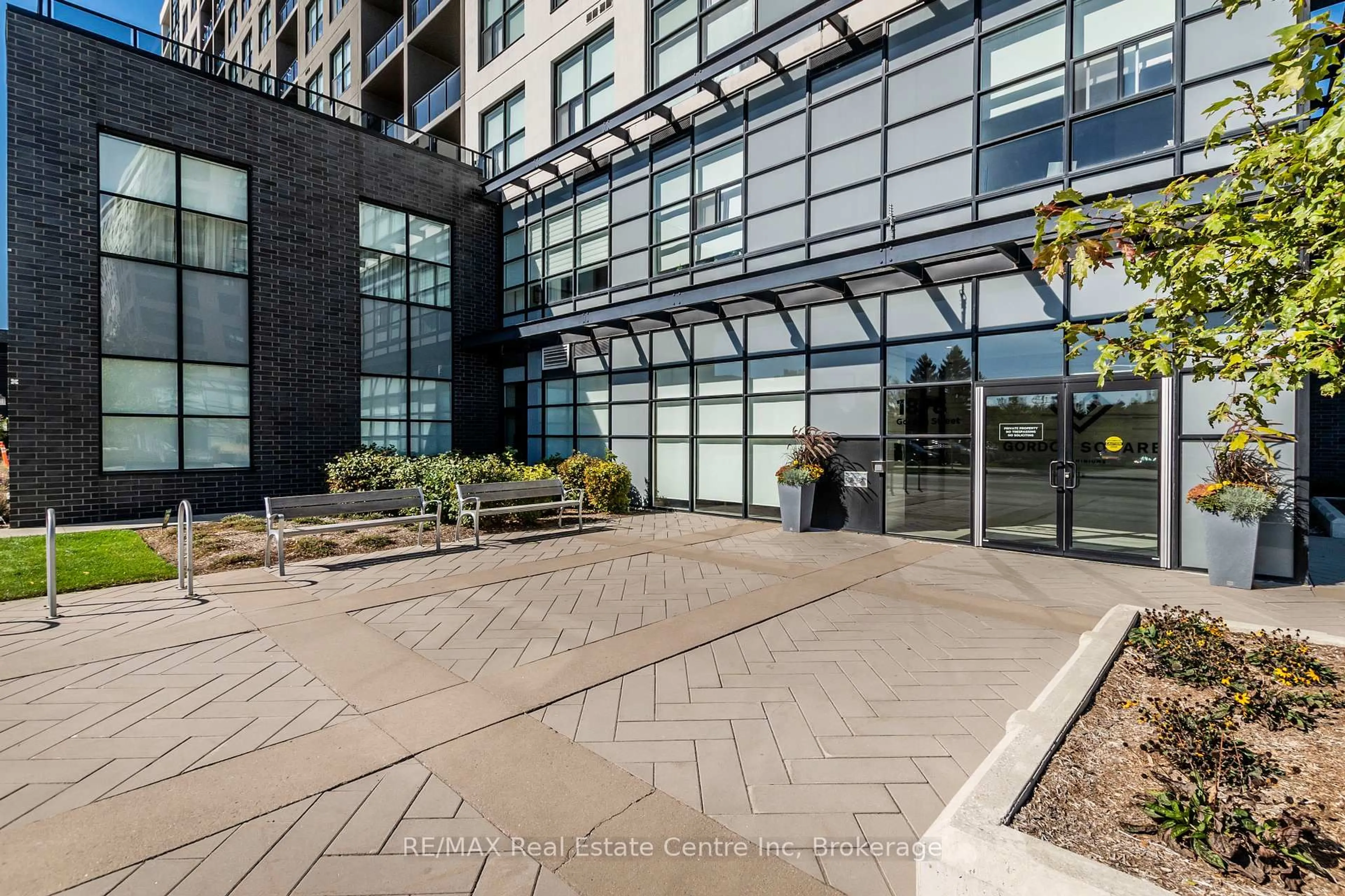 Unknown for 1878 Gordon St #1404, Guelph Ontario N1L 0P4