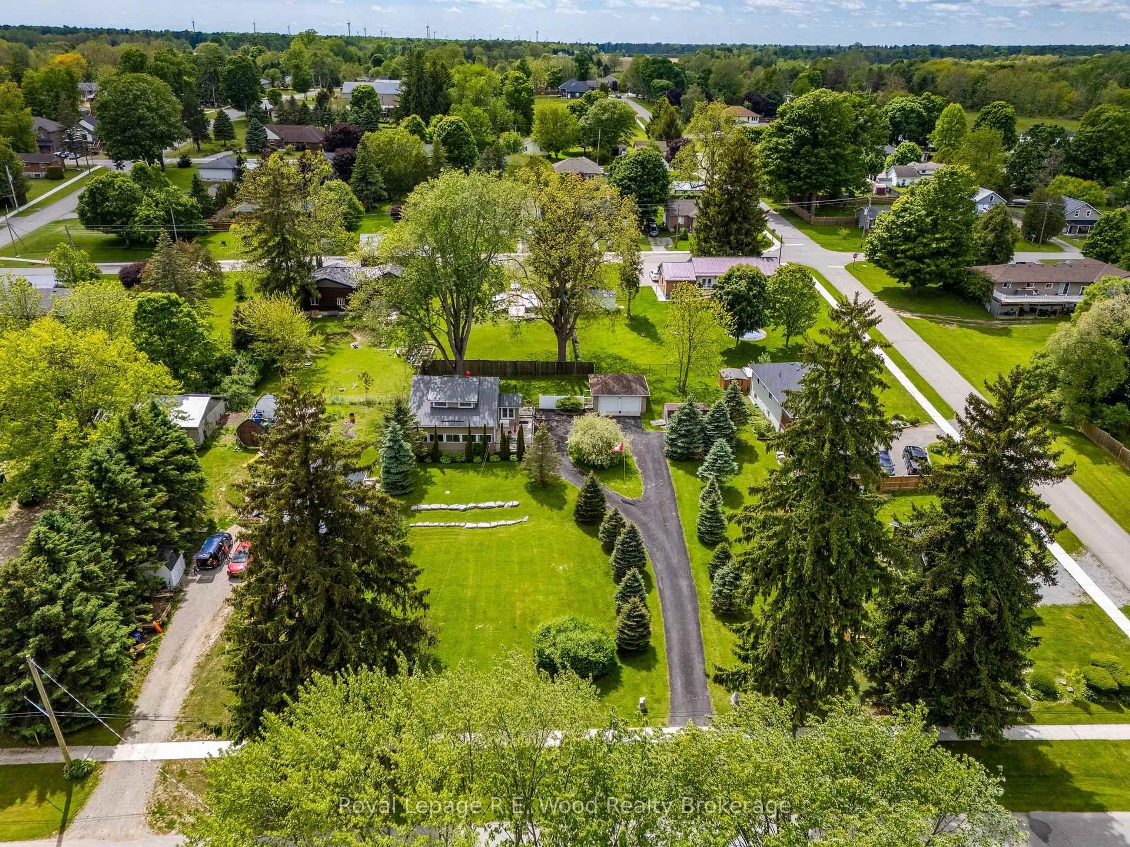 A pic from outside/outdoor area/front of a property/back of a property/a pic from drone, street for 25 Edison Dr, Bayham Ontario N0J 1Z0
