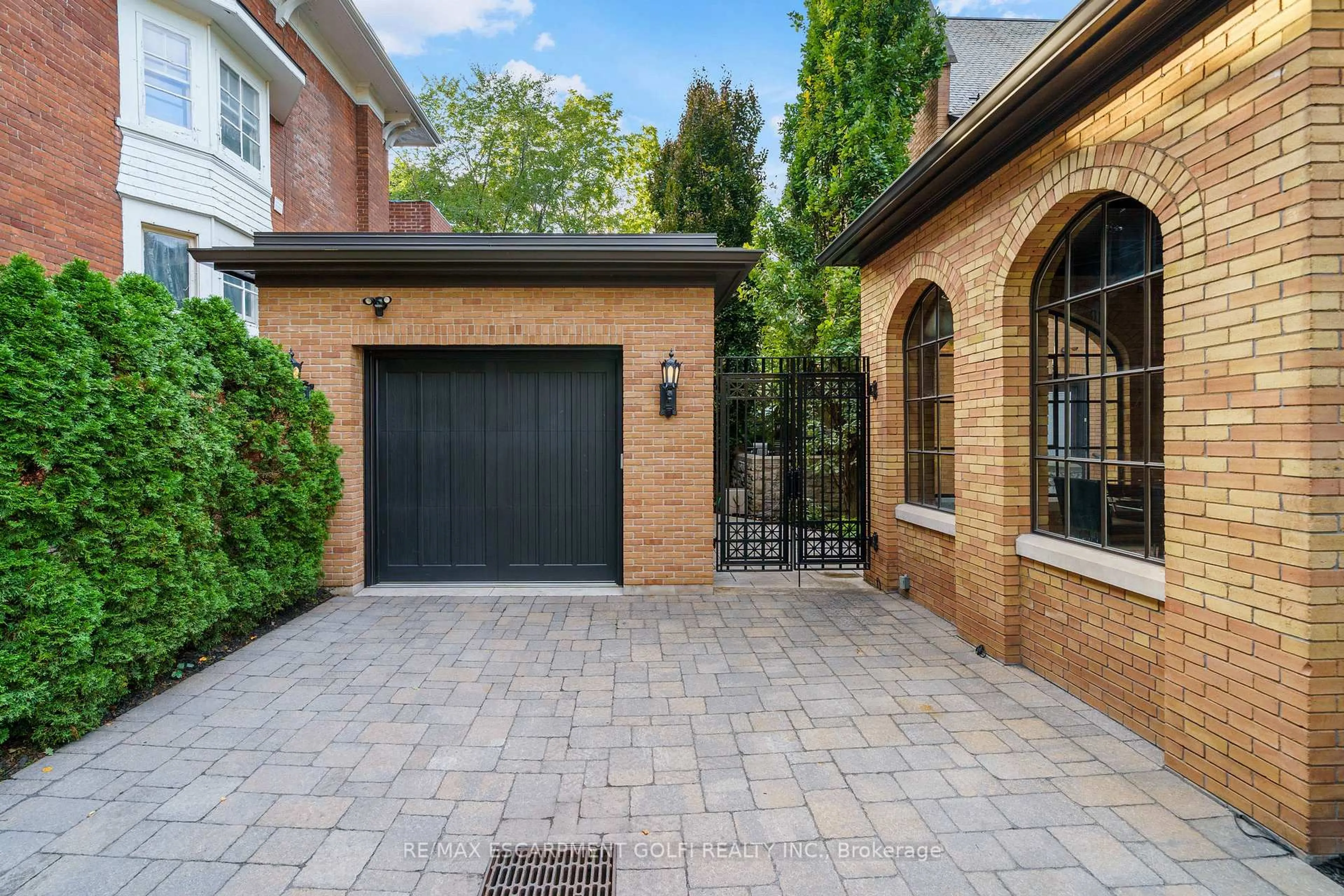 Home with brick exterior material, street for 125 Aberdeen Ave, Hamilton Ontario L8P 2P3