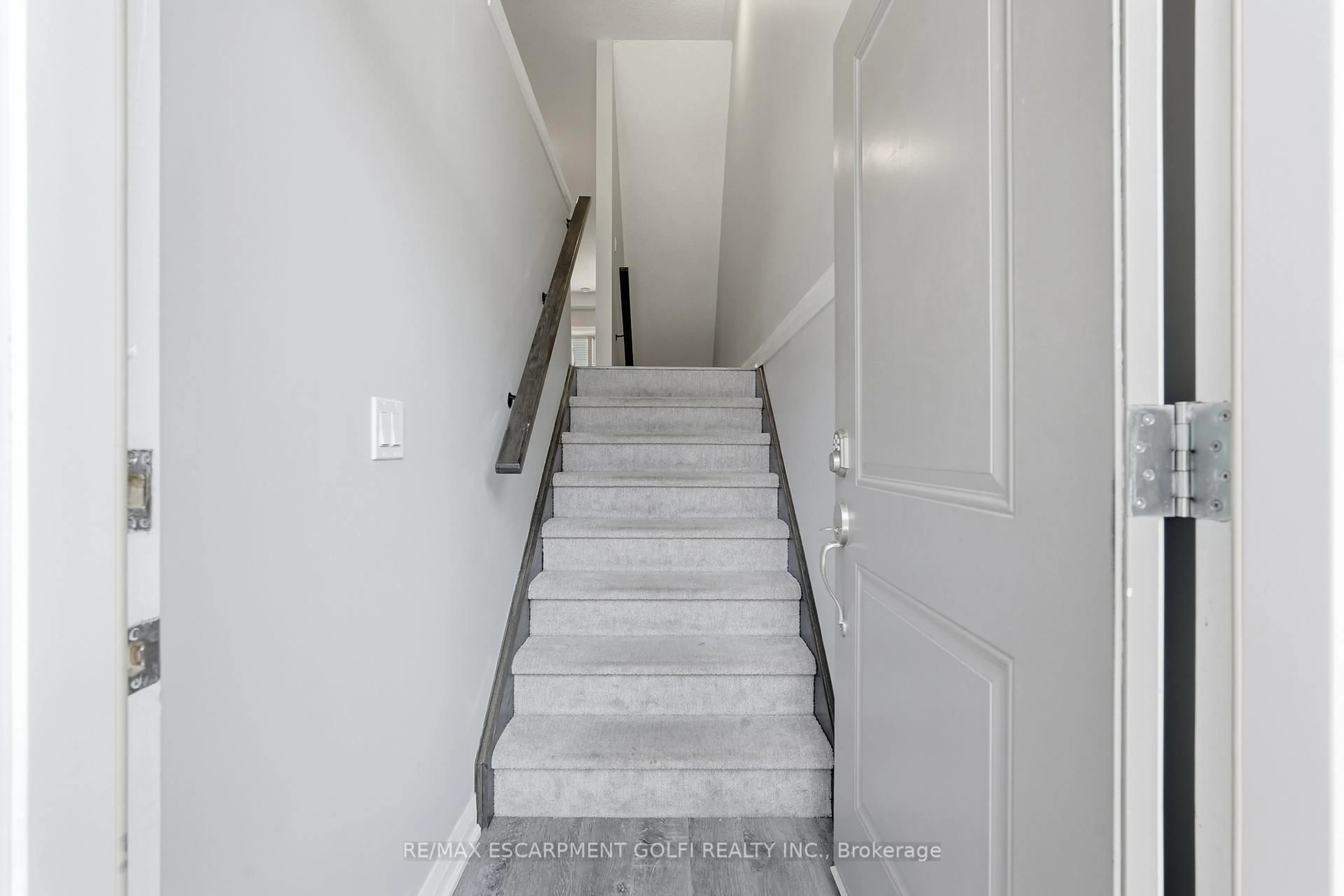 Stairs for 28 Aqua Lane, Hamilton Ontario L0R 1P0