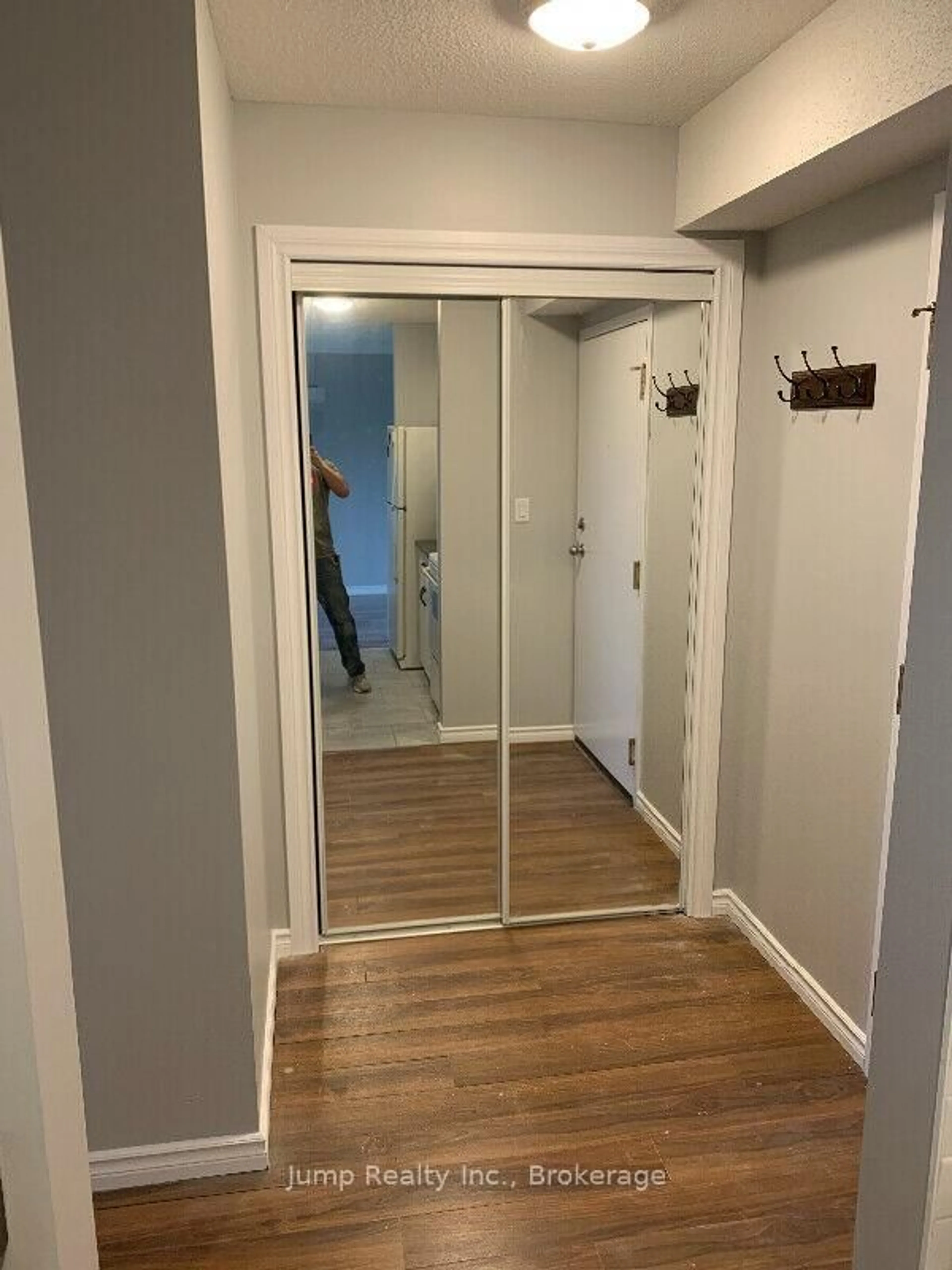 Indoor entryway for 2922 Rivard Ave #209, Windsor Ontario N8T 3N9