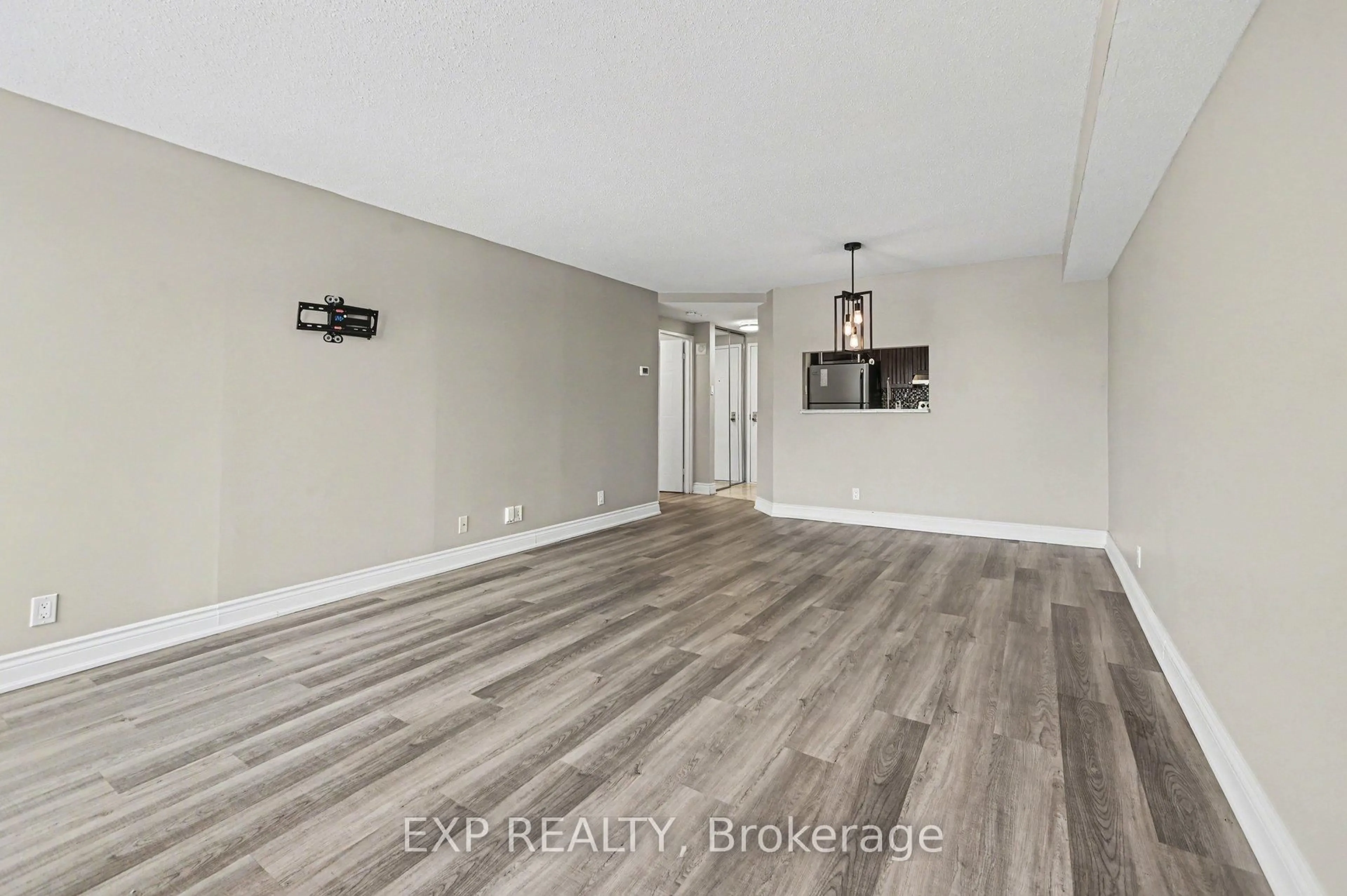 A pic of a room for 80 Sandcastle Dr #404, Ottawa Ontario K2H 9E7