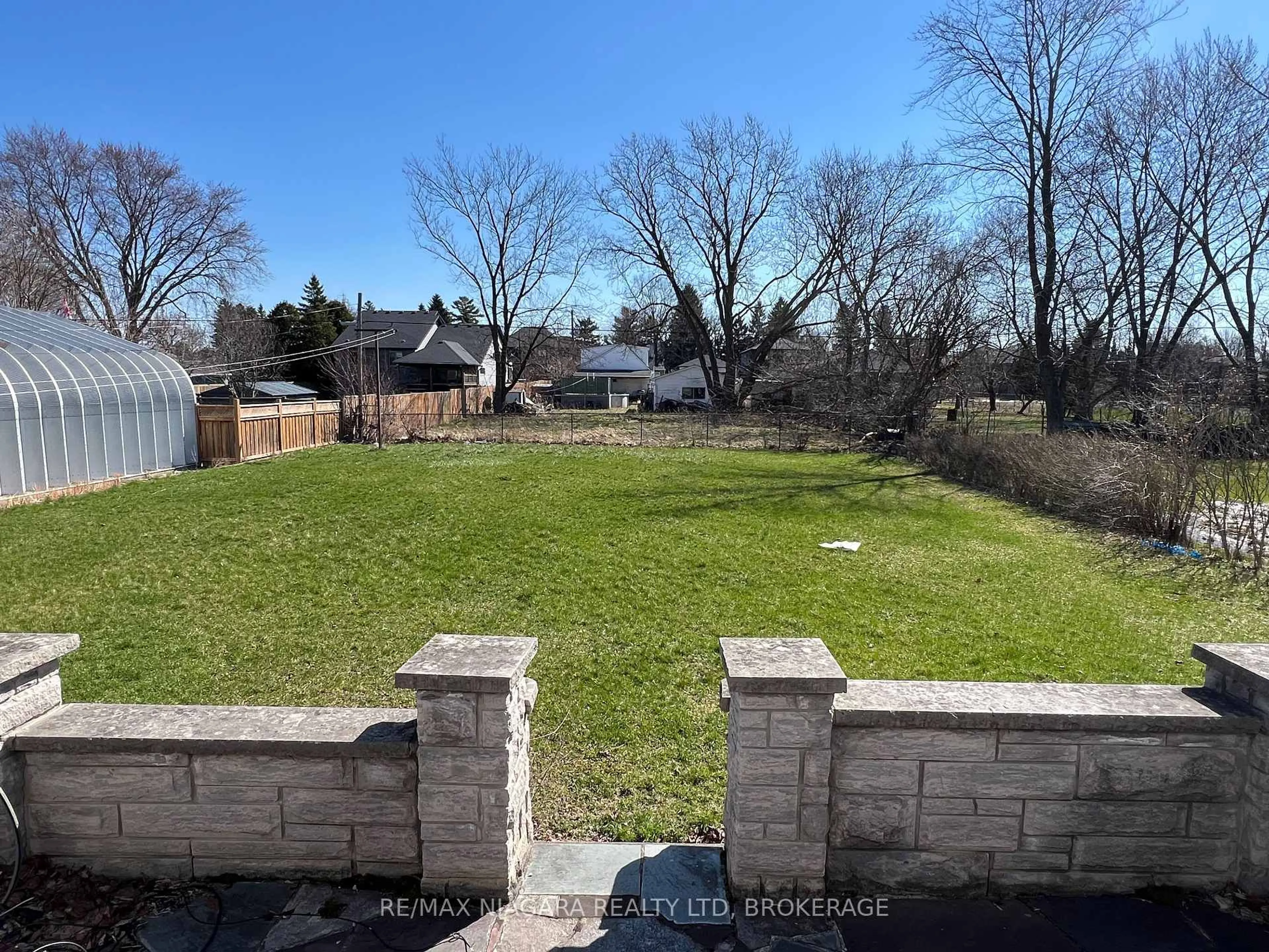 A pic from outside/outdoor area/front of a property/back of a property/a pic from drone, unknown for 4628 Baldwin Ave, Niagara Falls Ontario L2H 1N8