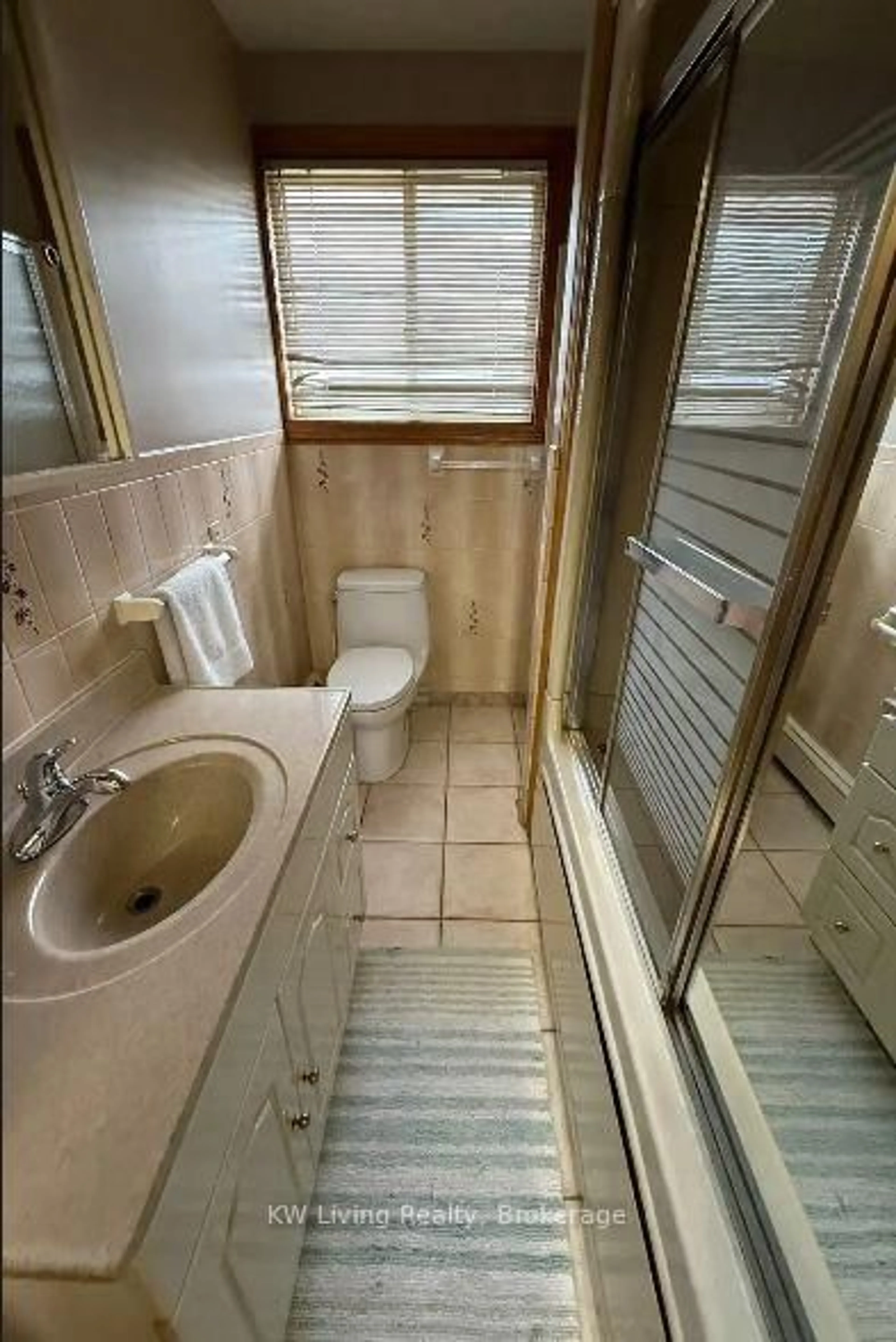 Standard bathroom, unknown for 21 Scott St, Niagara-on-the-Lake Ontario L0S 1J0