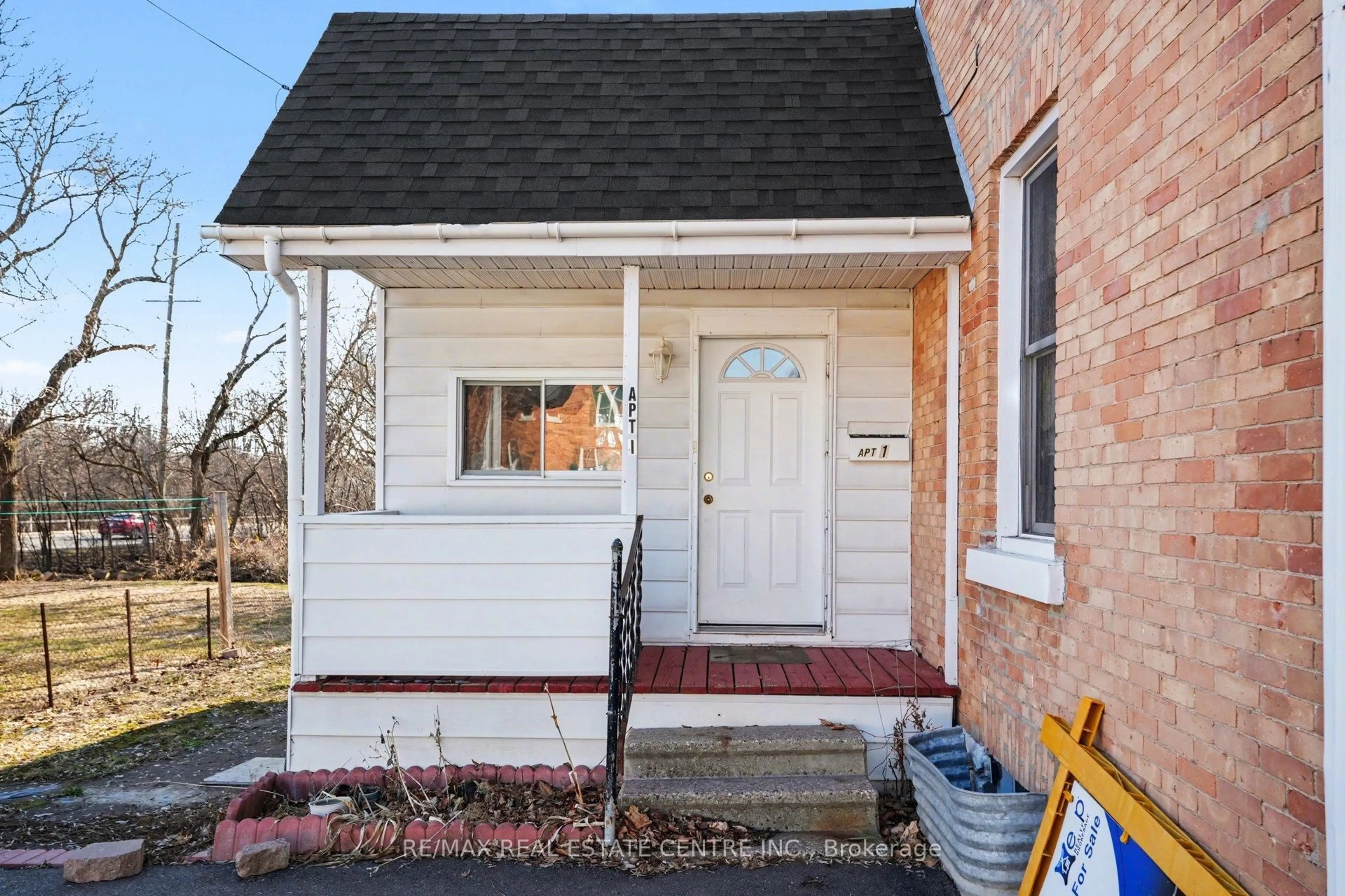 Home with brick exterior material, street for 84 Bank St, Renfrew Ontario K7V 2E2