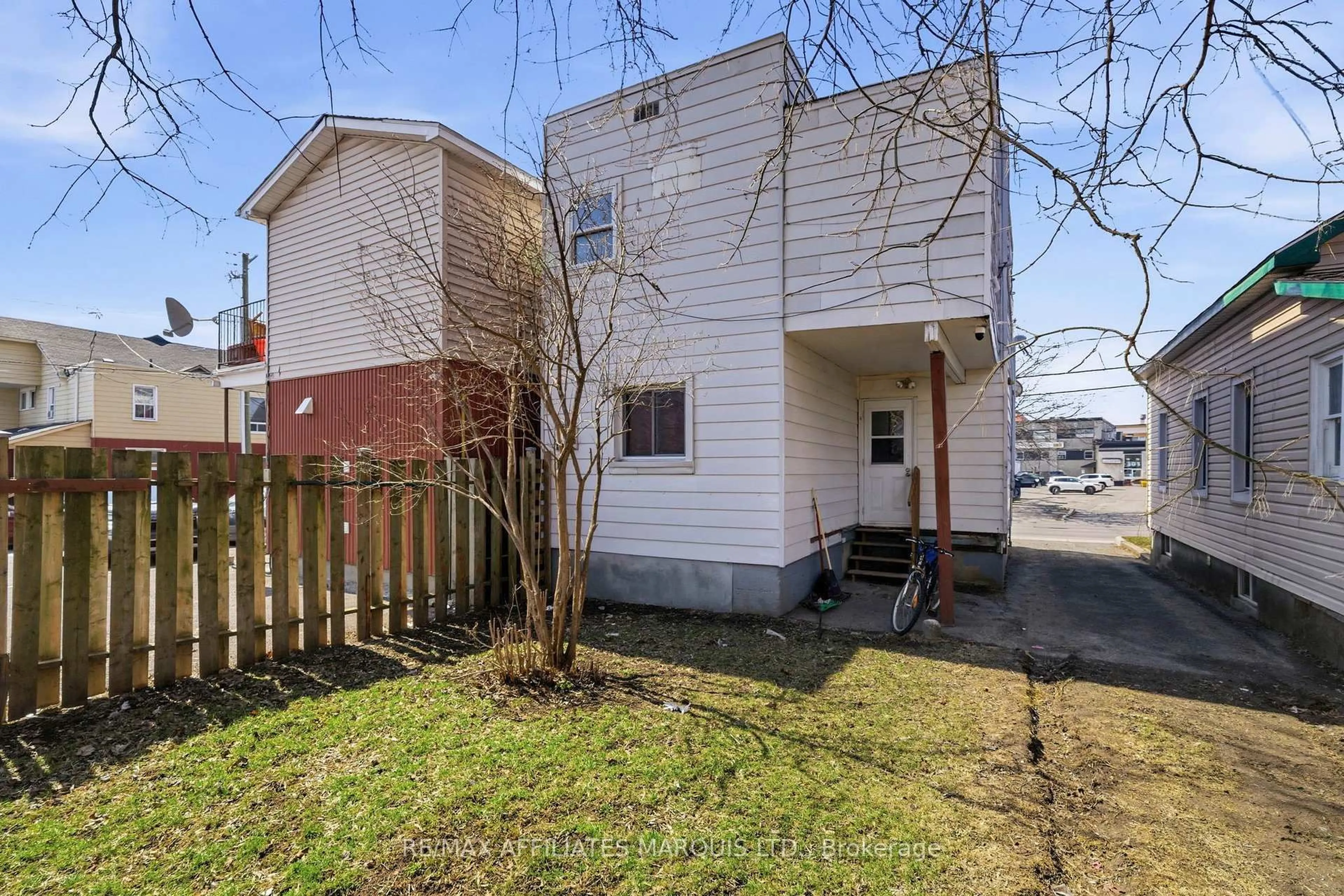 Unknown for 302 Mcconnell Ave, Cornwall Ontario K6H 4L5