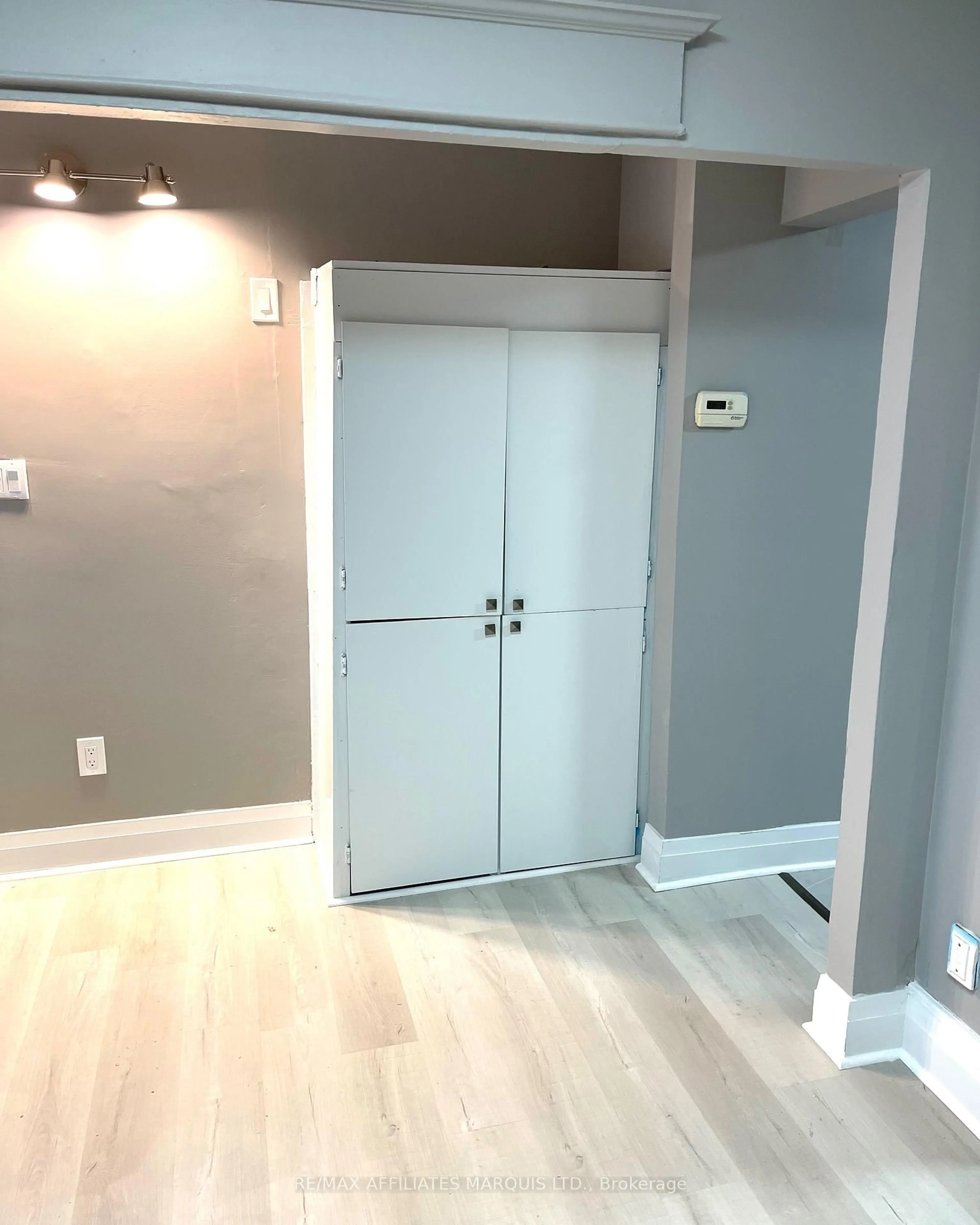 Indoor entryway for 302 Mcconnell Ave, Cornwall Ontario K6H 4L5