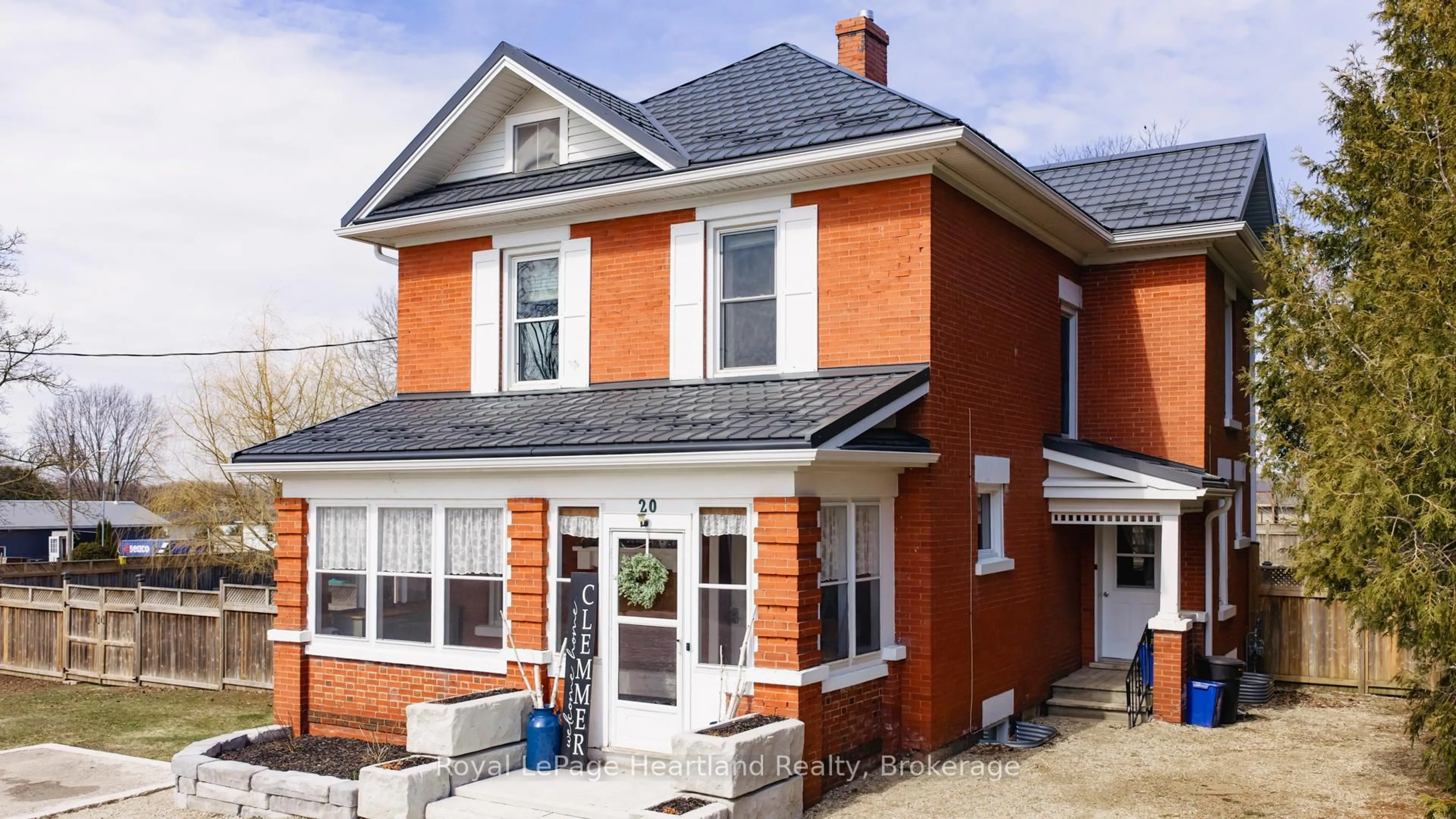 Home with brick exterior material, building for 20 William St, Minto Ontario N0G 1M0