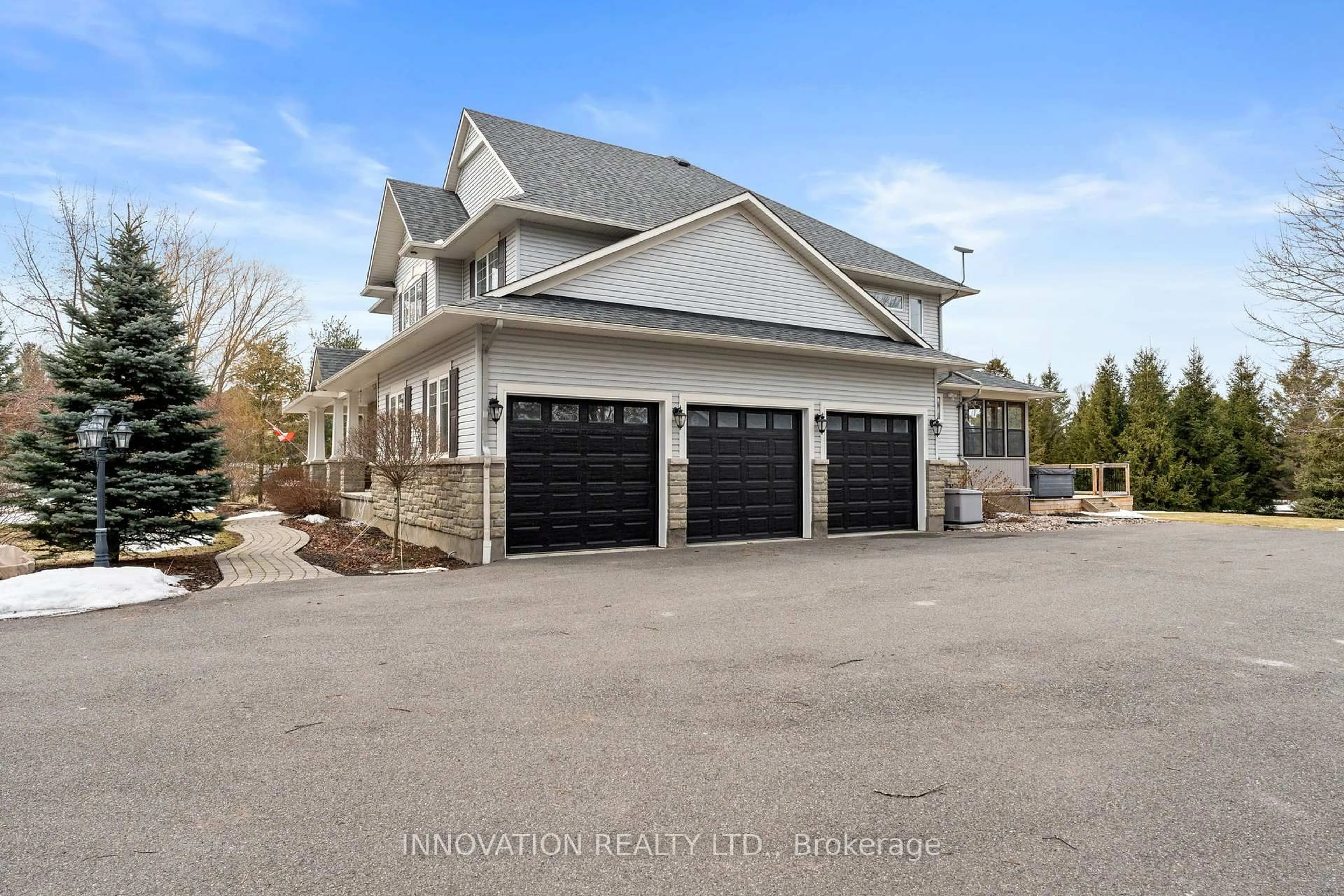 Indoor garage for 1575 Landel Dr, Kanata Ontario K2W 1C6