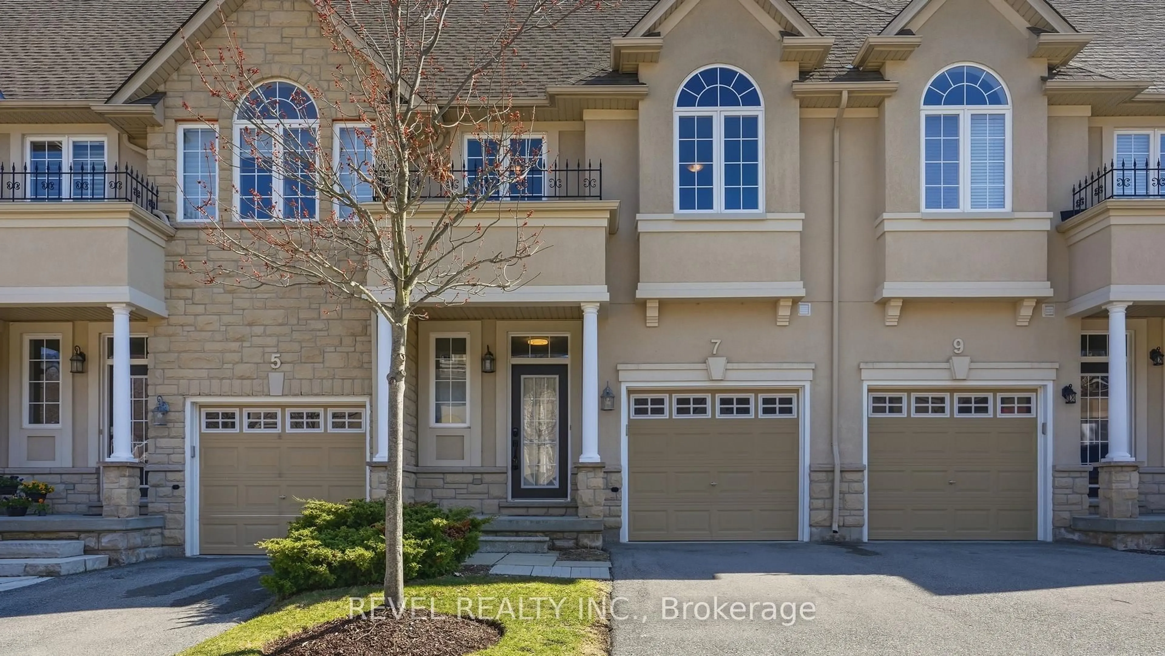Home with brick exterior material, street for 7 FOREST VALLEY Cres, Hamilton Ontario L8H 0A7