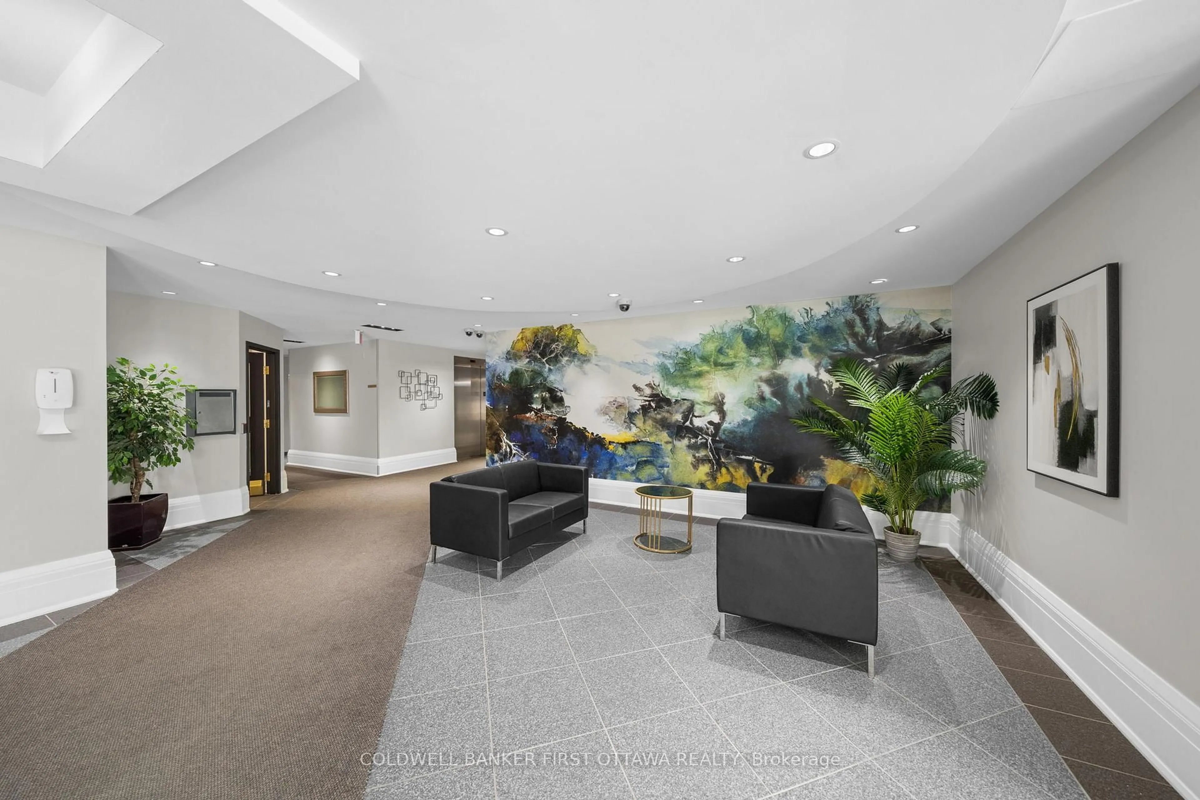 Lobby for 429 Somerset St #412, Ottawa Ontario K2P 2P5