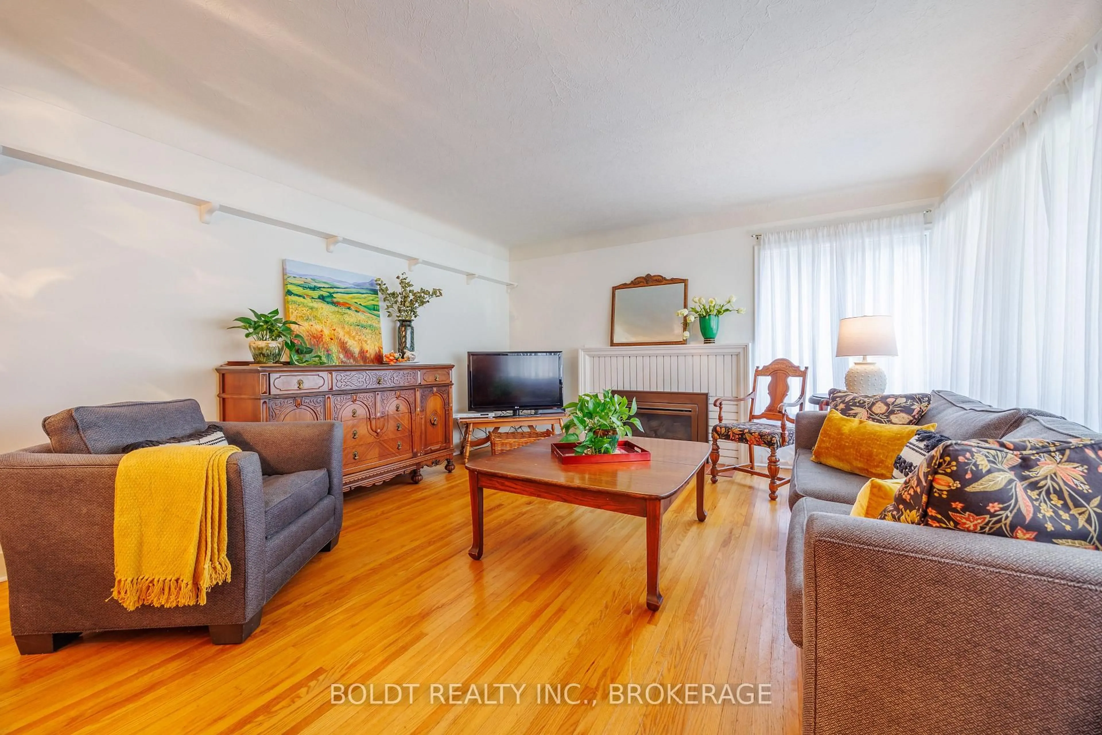 Living room with furniture, wood/laminate floor for 6 Mountainview Dr, St. Catharines Ontario L2T 3H4