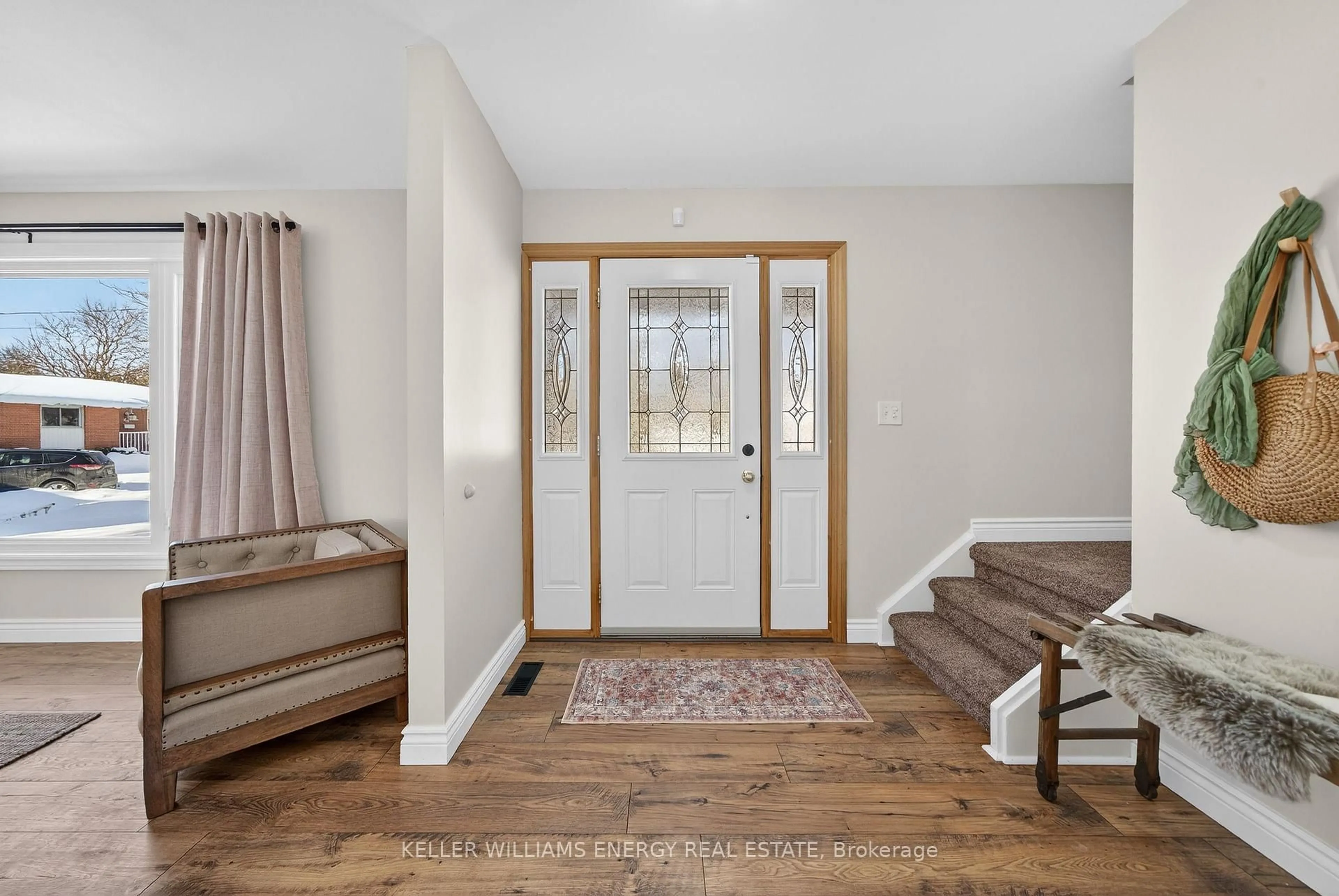 Indoor entryway for 40 Robertson Lane, Belleville Ontario K8P 4C3