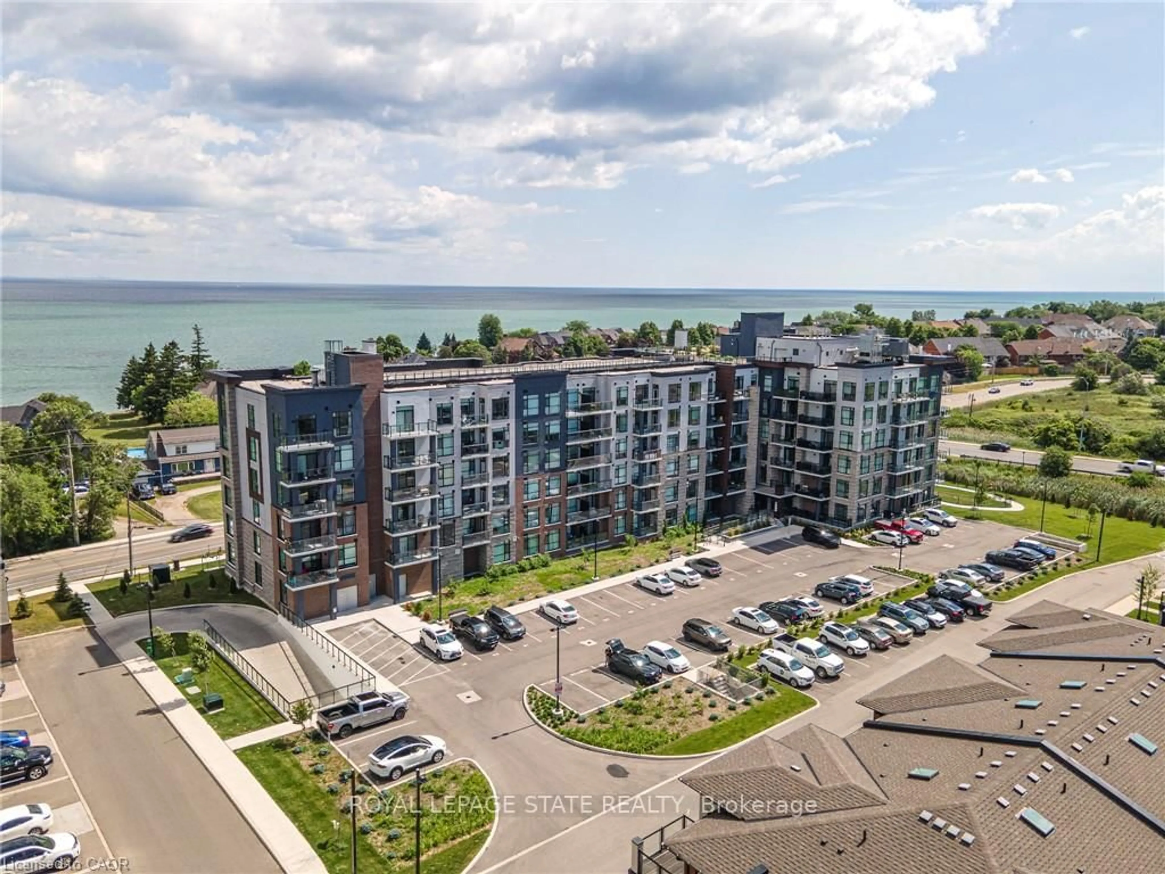 A pic from outside/outdoor area/front of a property/back of a property/a pic from drone, unknown for 600 North Service Rd #418, Hamilton Ontario L8E 0L2