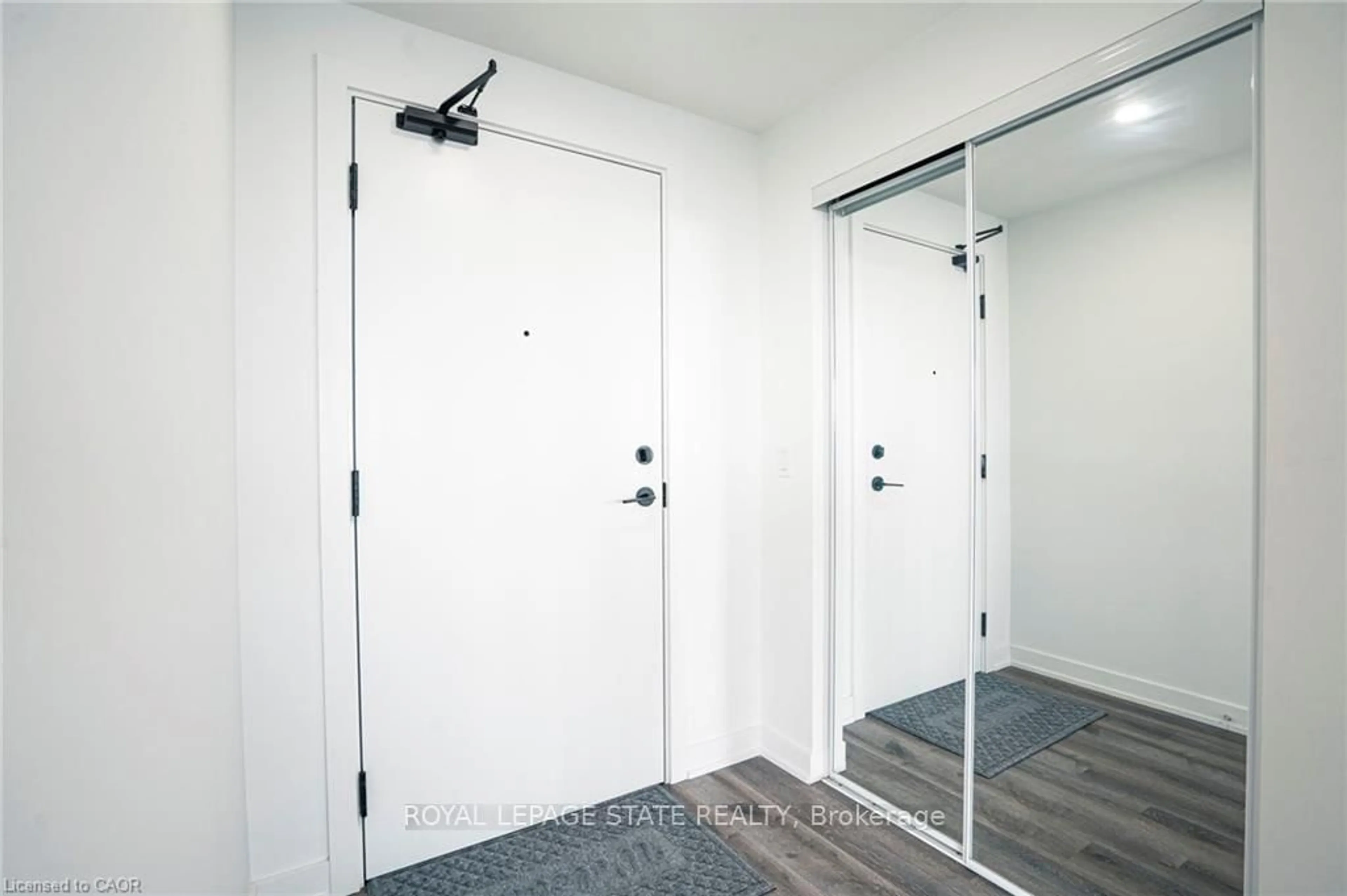 Indoor entryway for 600 North Service Rd #418, Hamilton Ontario L8E 0L2