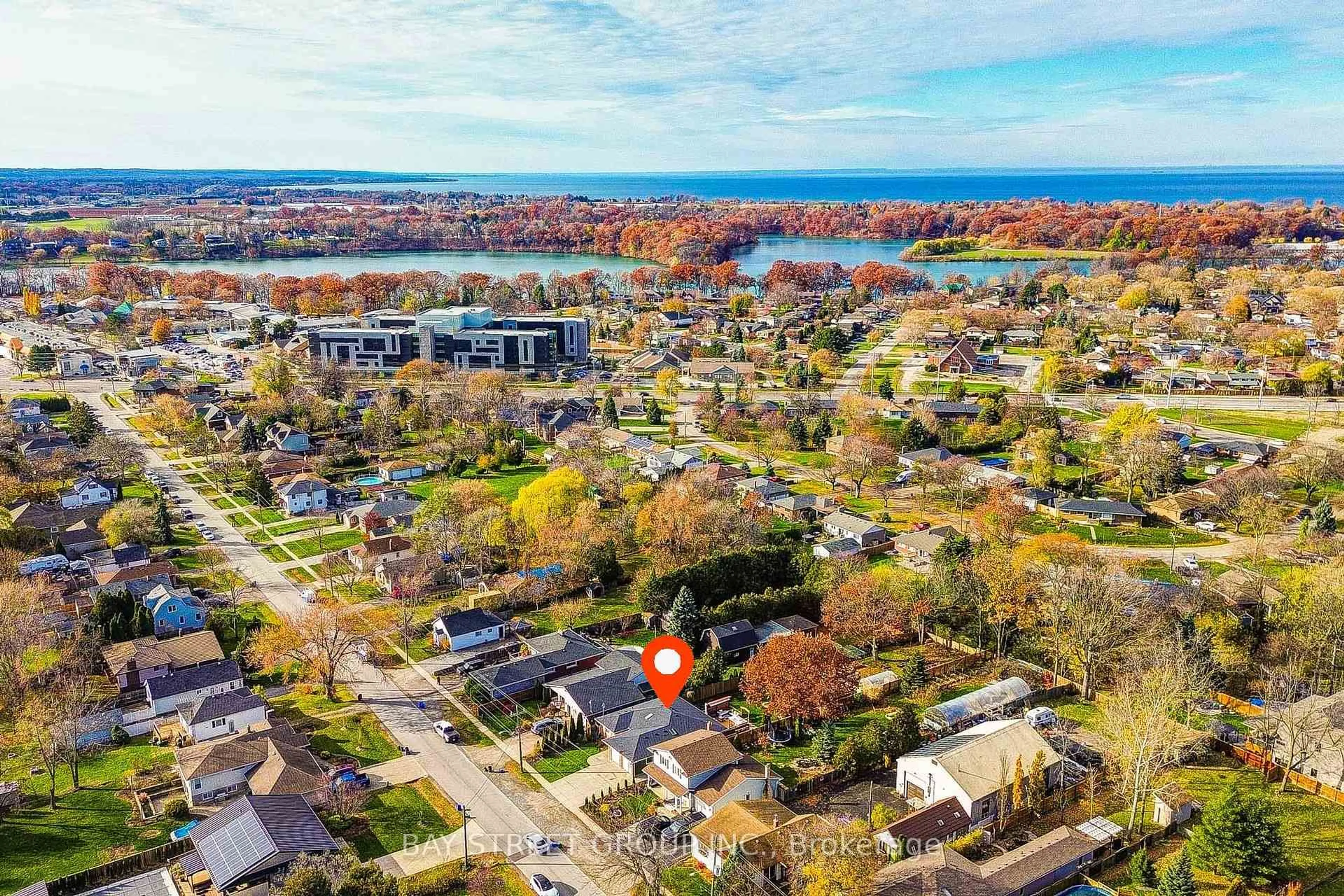 A pic from outside/outdoor area/front of a property/back of a property/a pic from drone, water/lake/river/ocean view for 47 Cecil St, St. Catharines Ontario L2N 4B3