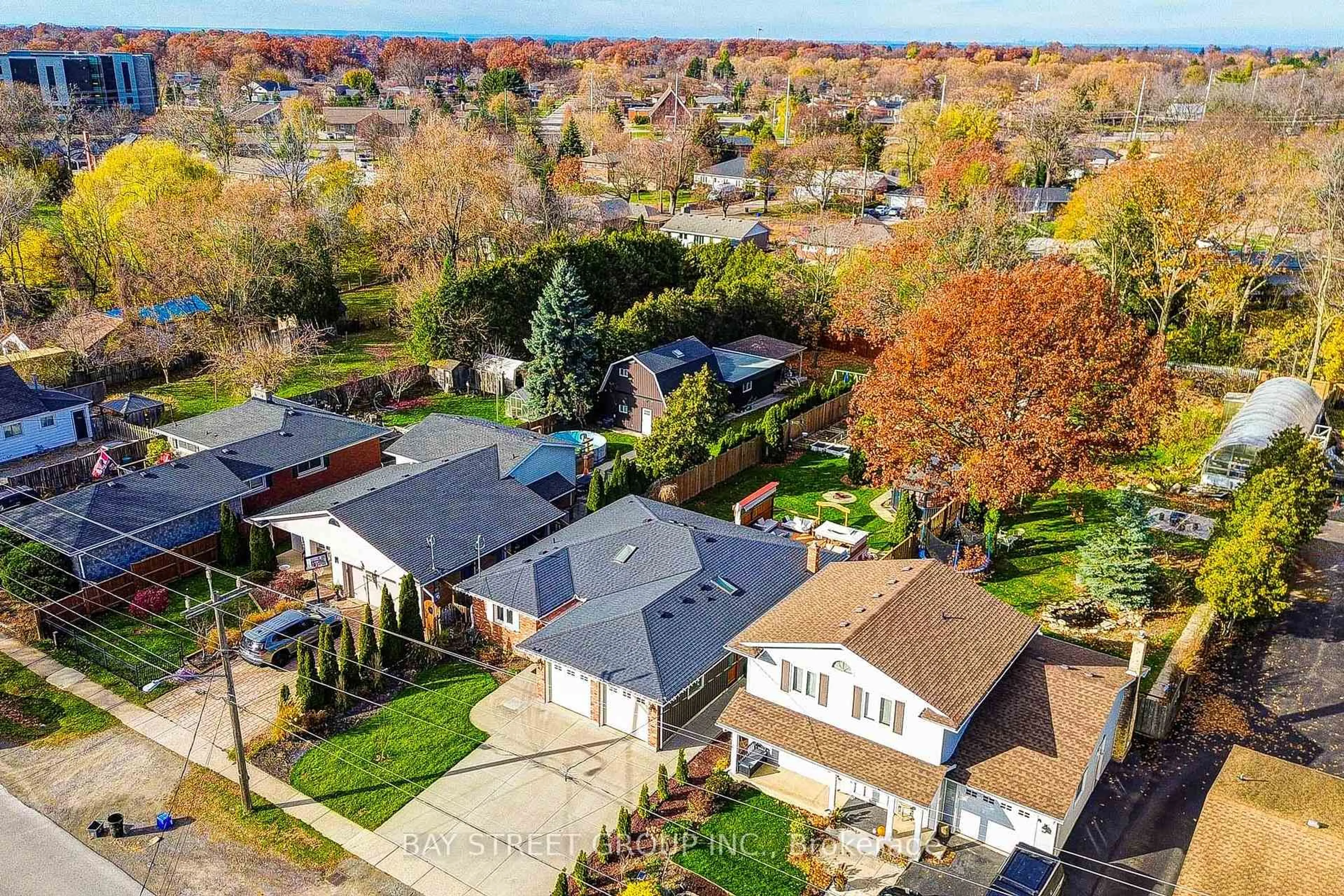A pic from outside/outdoor area/front of a property/back of a property/a pic from drone, street for 47 Cecil St, St. Catharines Ontario L2N 4B3