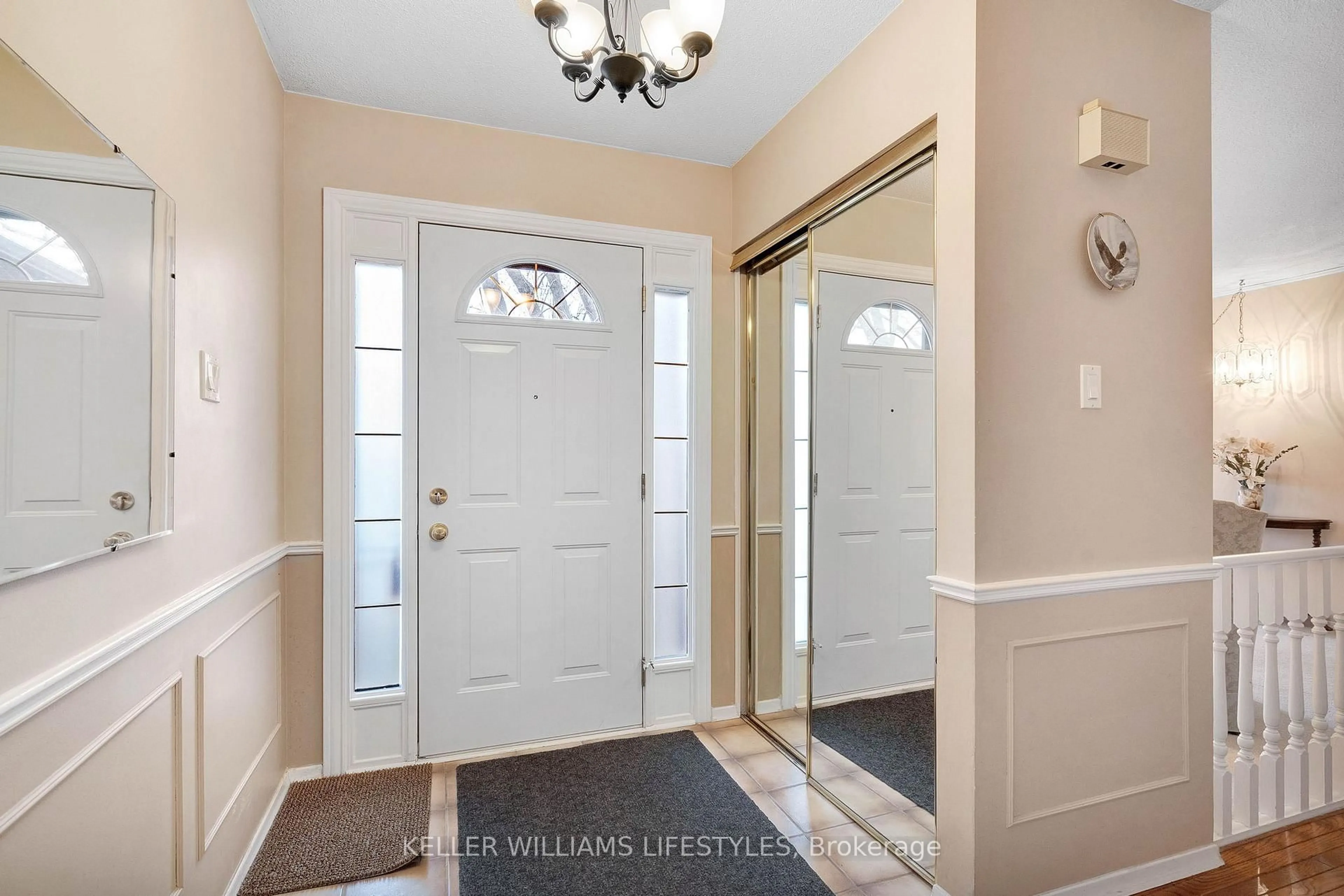 Indoor entryway for 1127 Quinton Rd, London North Ontario N6H 4P9