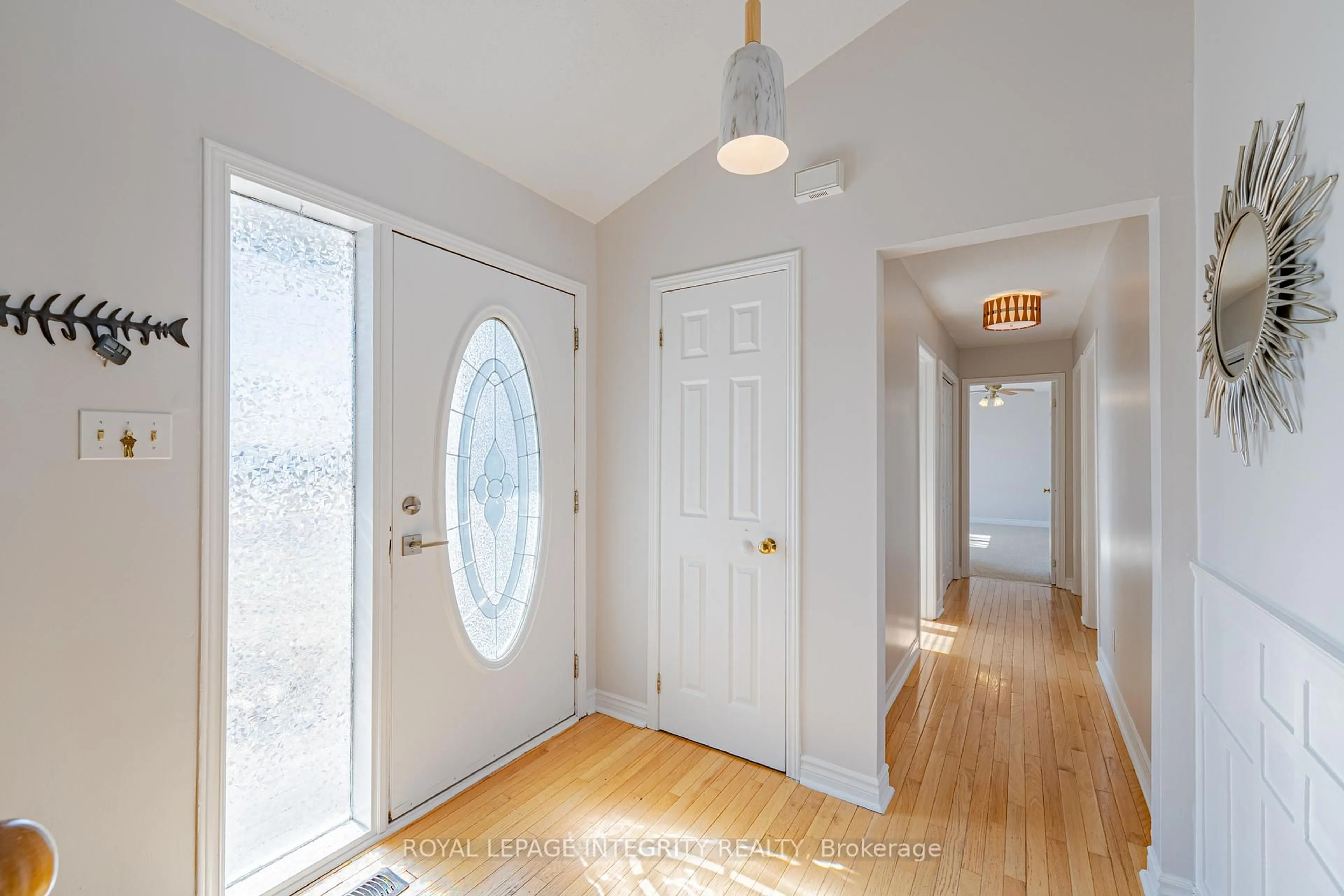 Indoor entryway for 3976 CARP Rd, Carp Ontario K0A 1L0